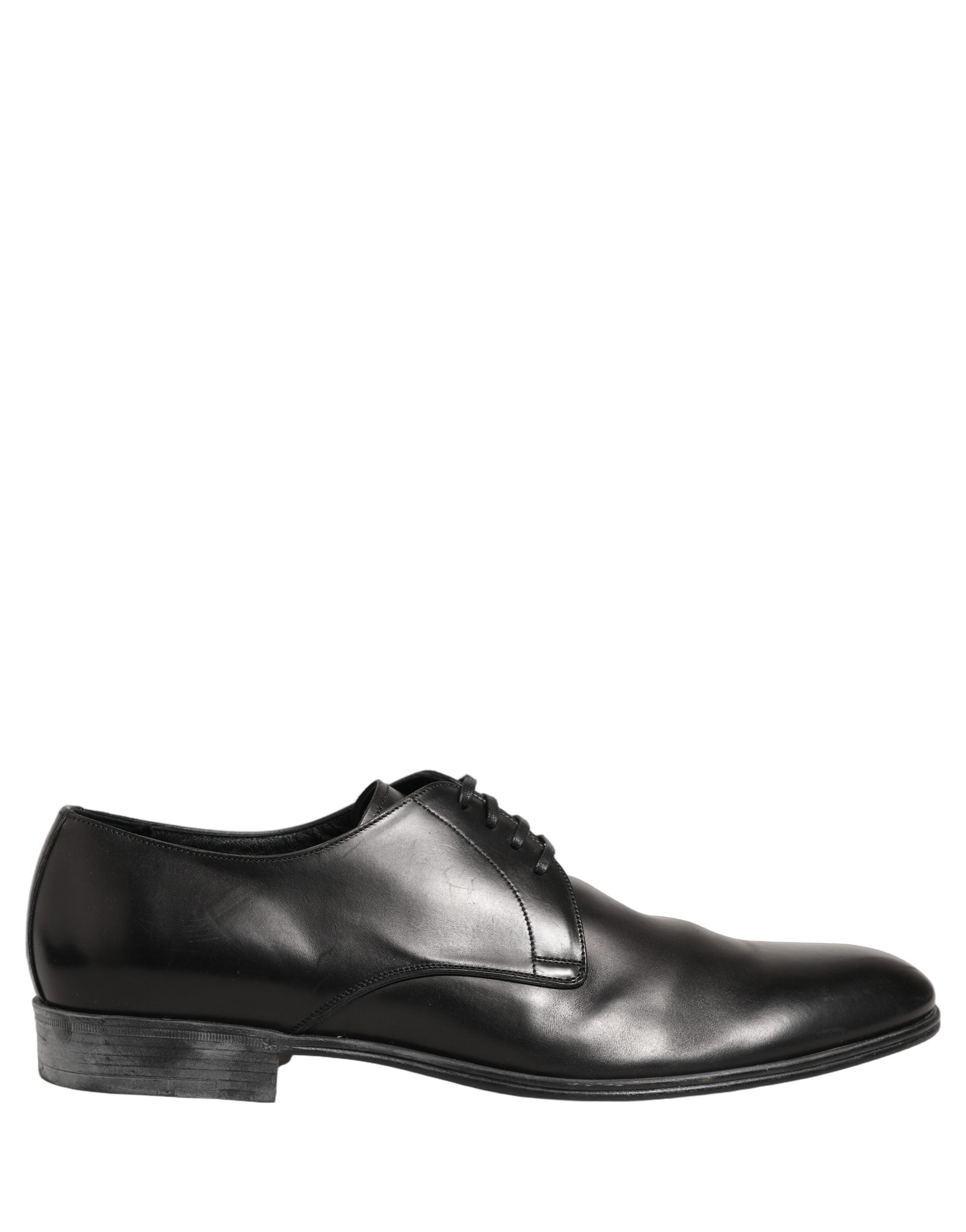 Chaussures derby en cuir noir Dolce & Gabbana avec lacets, vue de face, mettant en valeur leur design élégant et sophistiqué.