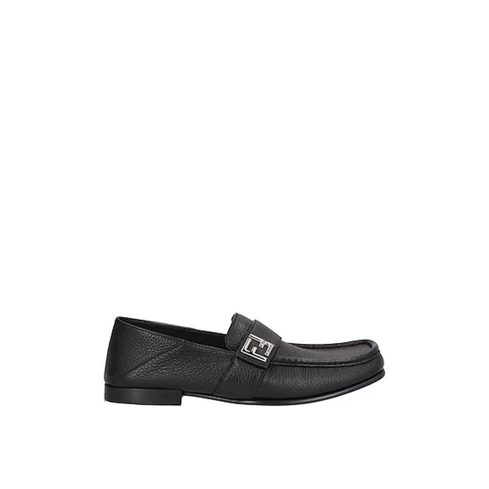 Chaussures Fendi noires en cuir de veau, mocassins slip-on élégants et confortables pour femme.