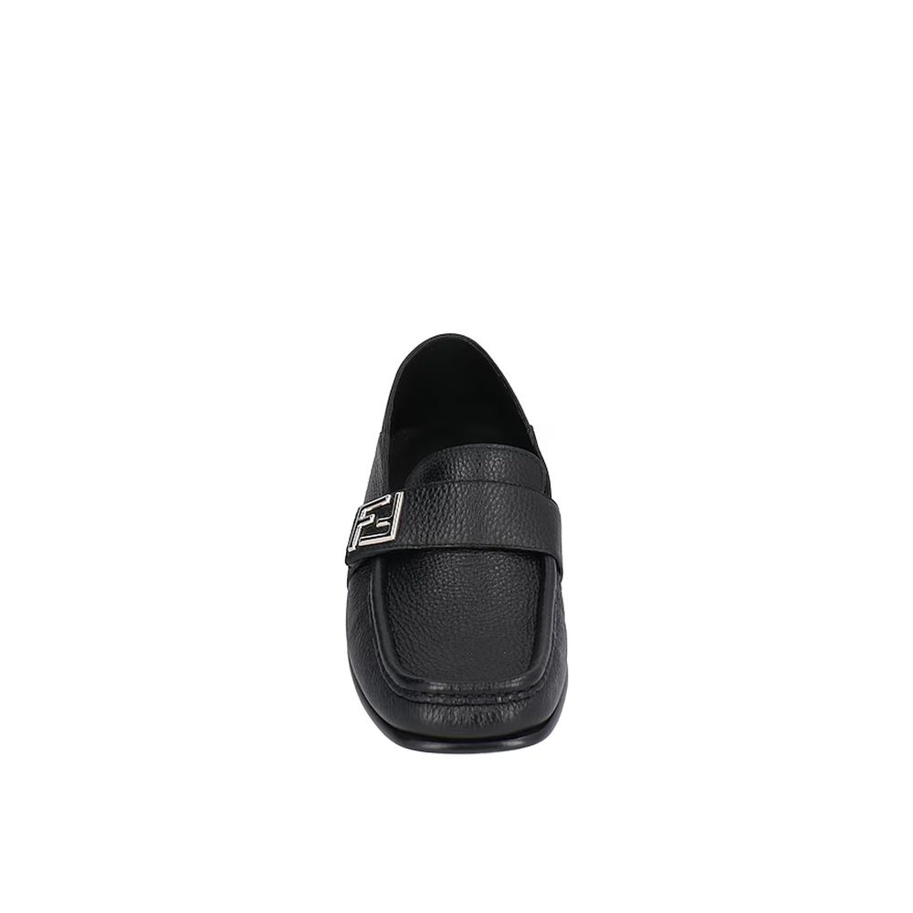 Chaussures mocassins Fendi en cuir de veau noir, chaussures slip-on élégantes pour homme.