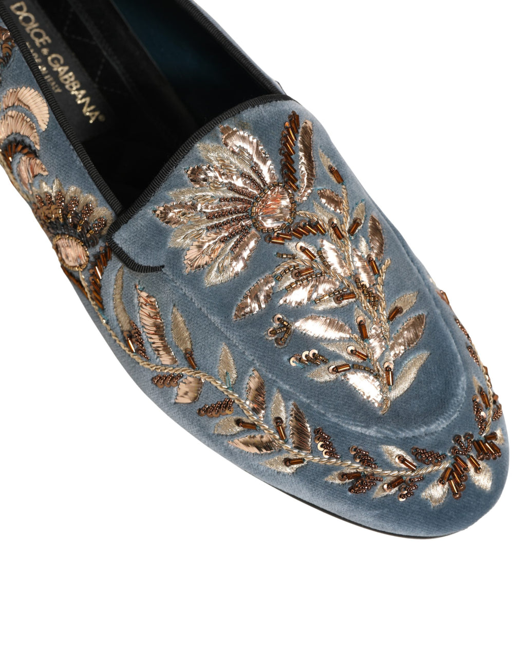 Chaussures loafers Dolce & Gabbana en velours bleu avec embellissements, style élégant et sophistiqué.