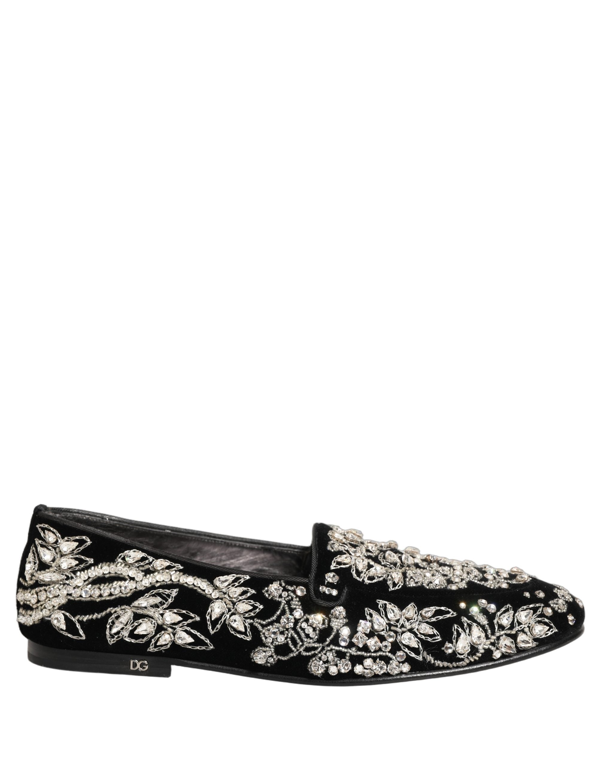 Chaussures mocassins Dolce & Gabbana en velours noir avec embellissements élégants, vue de face.