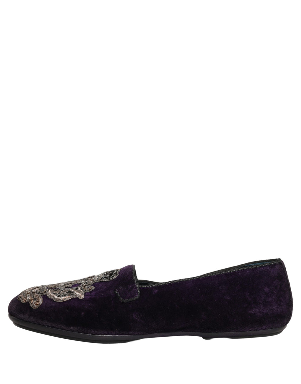 Mocassins en velours violet Dolce & Gabbana avec broderie couronne, détail élégant et sophistiqué, vue de face.