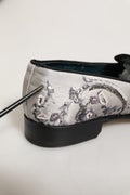 Chaussures mocassins Dolce & Gabbana blanches à sequins pour occasion formelle, slip-on élégants et brillants.