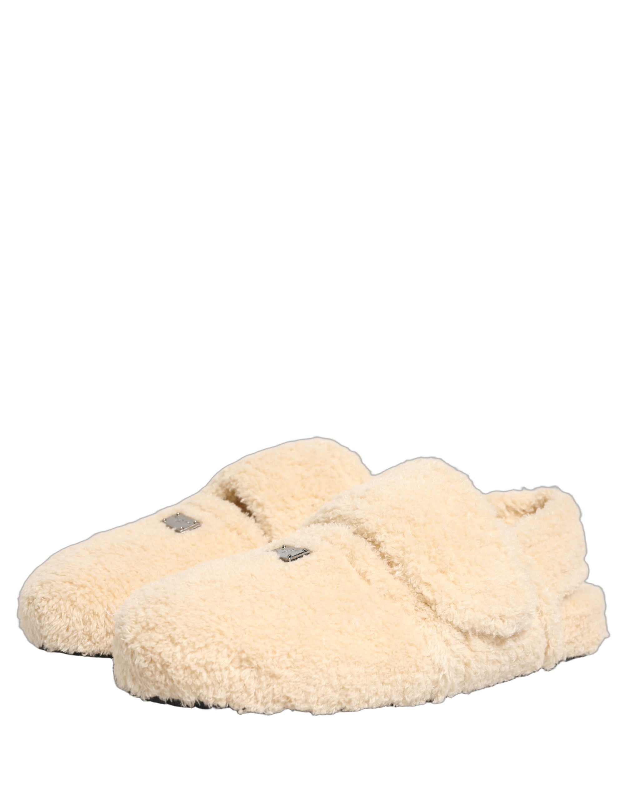 Chaussures Dolce & Gabbana, sandales homme en fausse fourrure beige, slippers plates élégantes et confortables.
