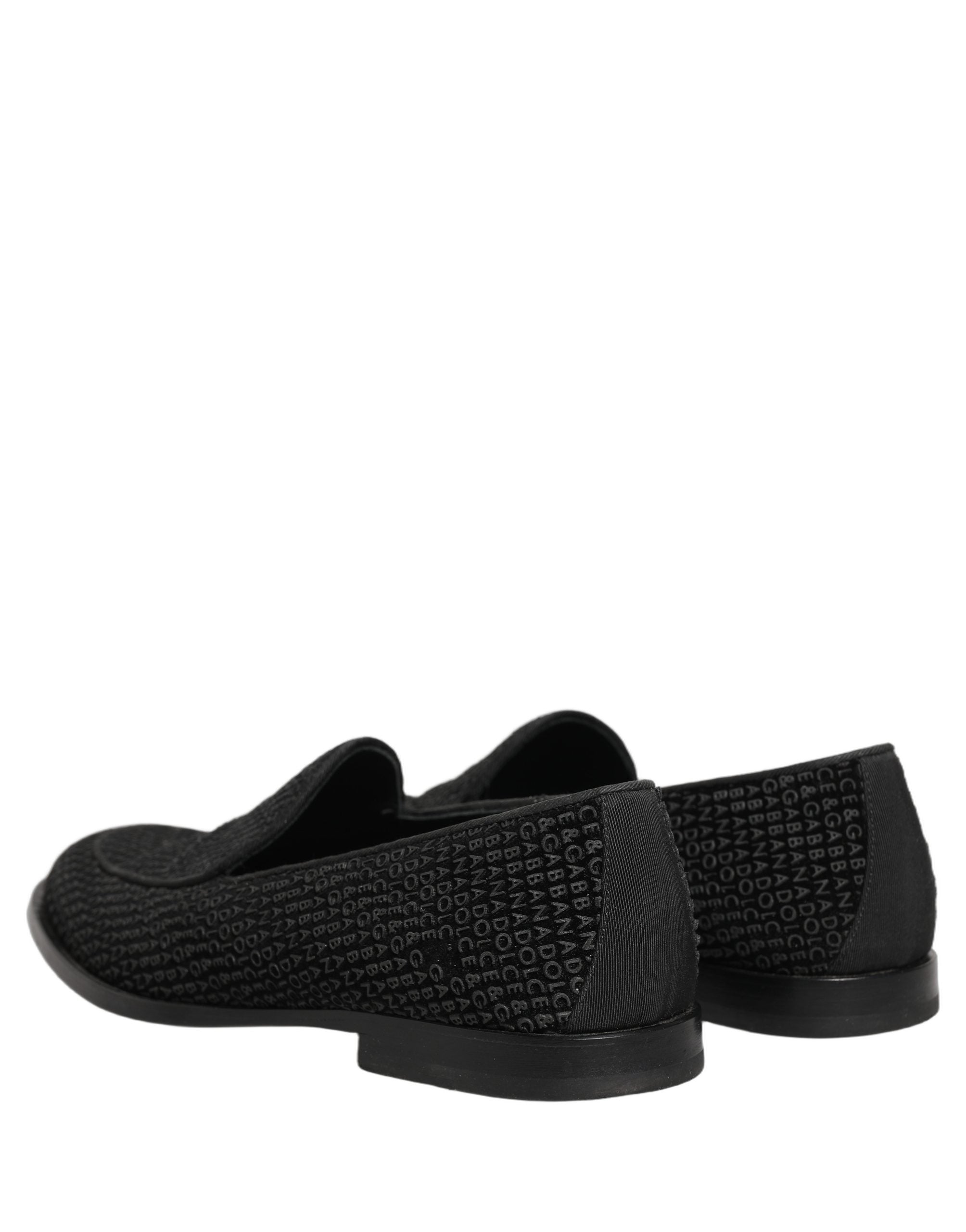 Chaussures mocassins homme Dolce & Gabbana noires avec logo monogramme, élégantes et confortables pour un style sophistiqué.