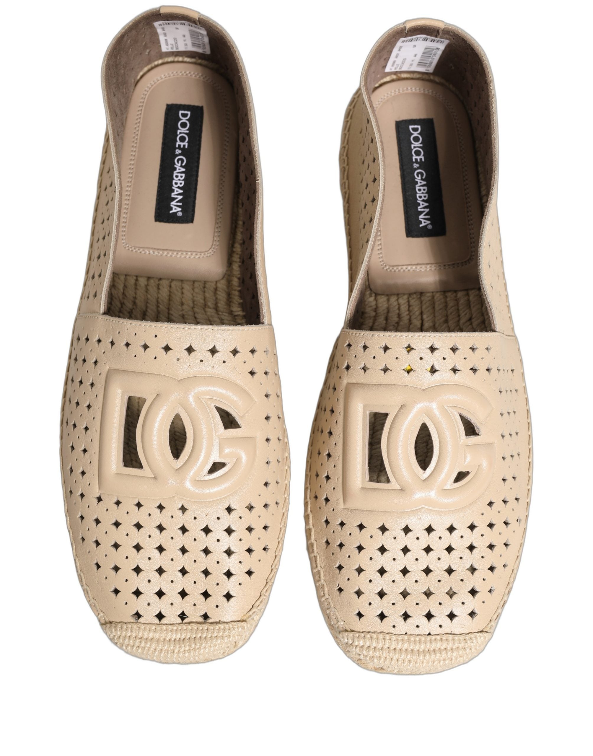 Espadrilles en cuir beige Dolce & Gabbana avec logo découpé, chaussures élégantes et confortables.