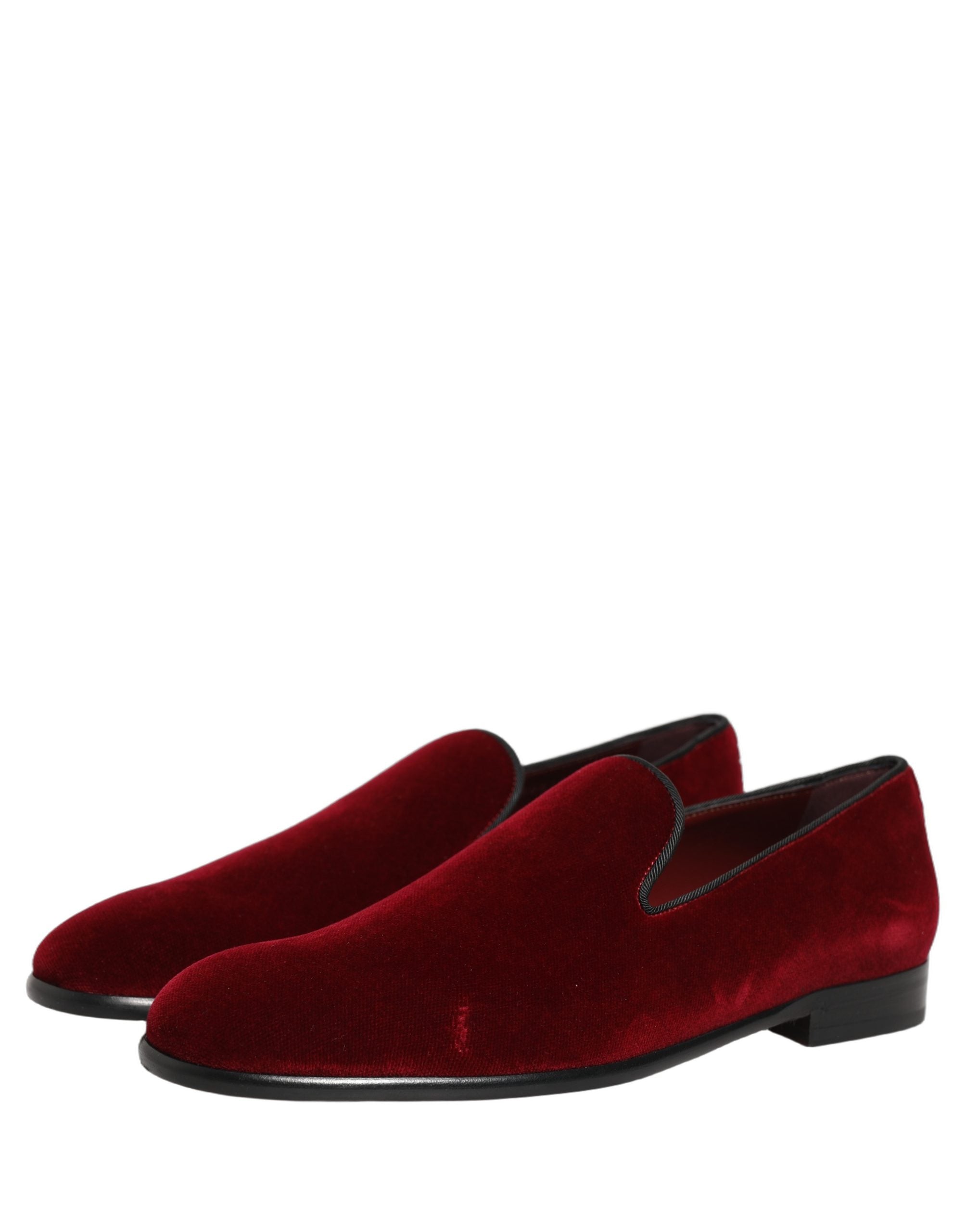 Chaussures mocassins Dolce & Gabbana en velours bordeaux, slip-on élégantes et confortables pour femmes.