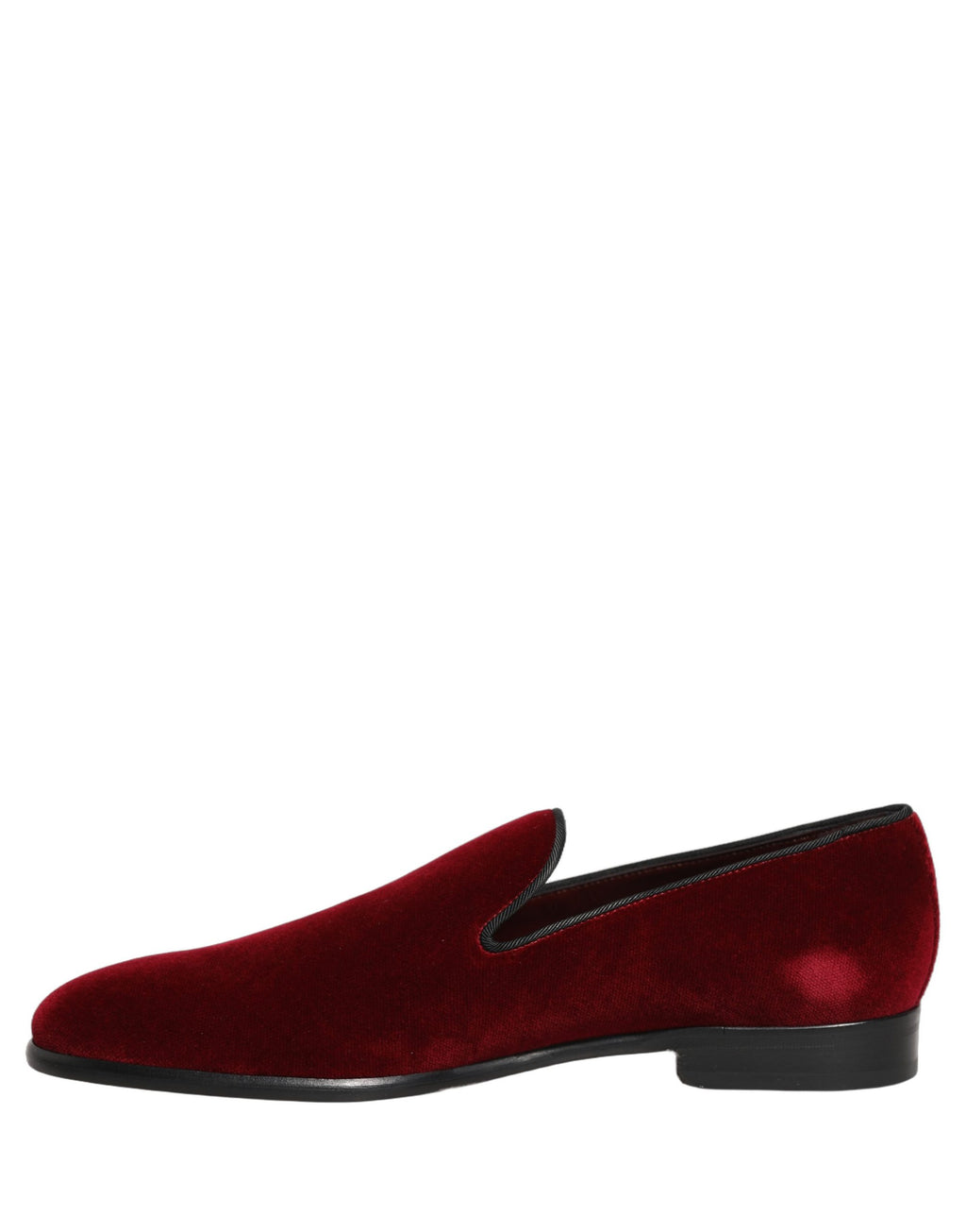 Chaussures mocassins Dolce & Gabbana en velours bordeaux, style slip-on, élégantes et confortables pour femmes.