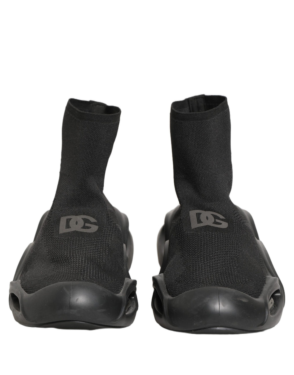 Chaussettes slip-on noires Dolce & Gabbana Wave pour hommes, portées avec des sneakers décontractés, vue en gros plan.