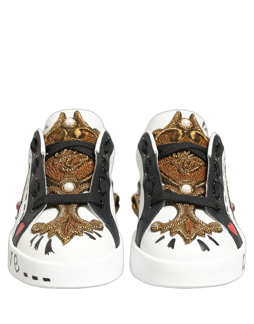 Chaussures sneakers portofino blanches Dolce & Gabbana avec détails dorés et clous, mode élégante et sophistiquée.