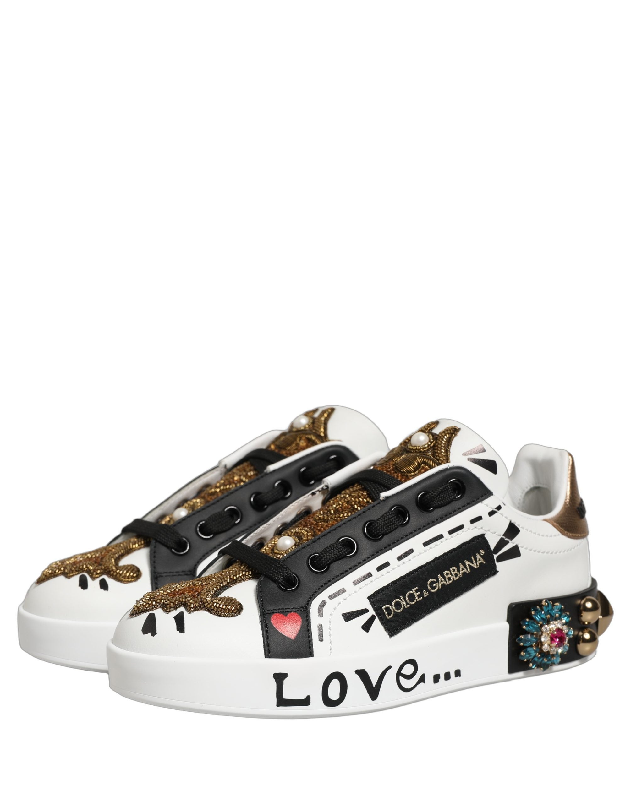 Chaussures sneakers Portofino blanches Dolce & Gabbana en or avec clous, vue de face sur fond blanc.