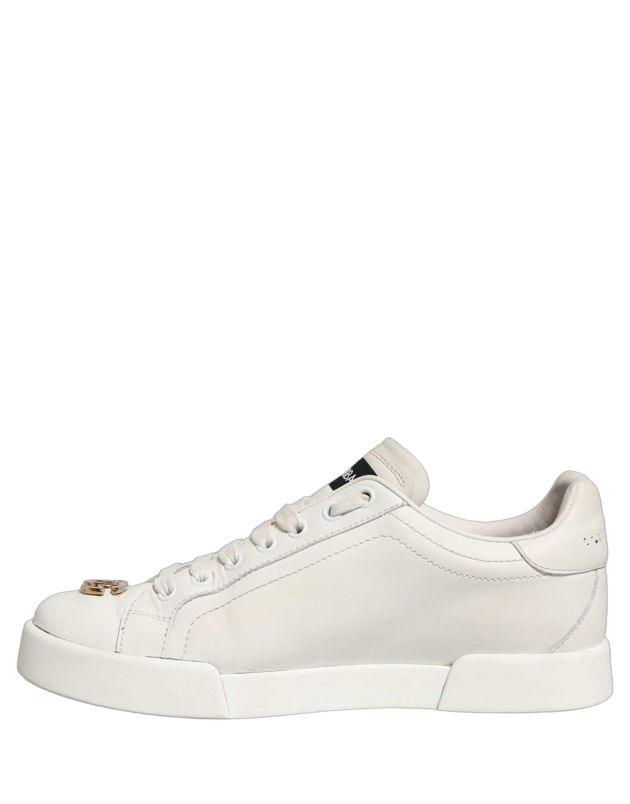 Baskets basses en cuir blanc Dolce & Gabbana avec plaque logo, style décontracté et élégant, pour un look moderne.