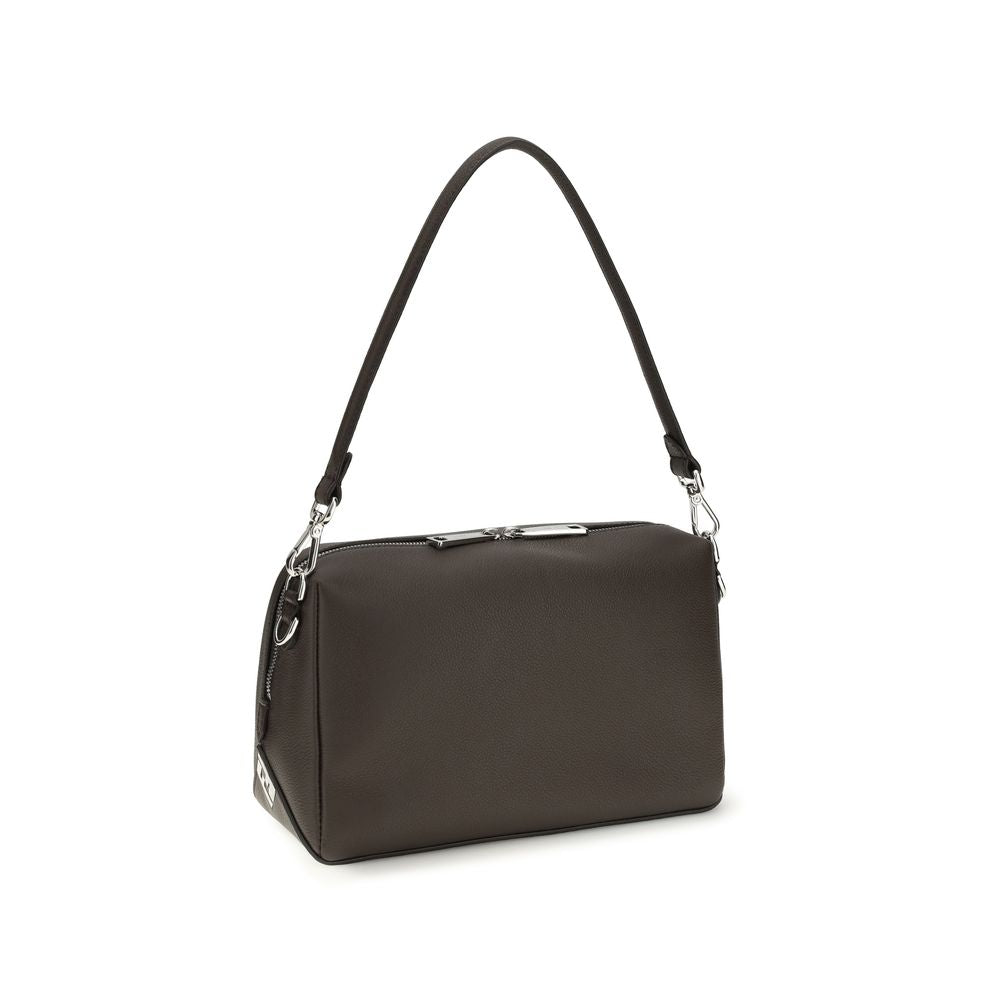 Sac à bandoulière Fendi Bos Taurus en cuir de veau marron, élégant et sophistiqué, visible avec détails et texture du cuir.