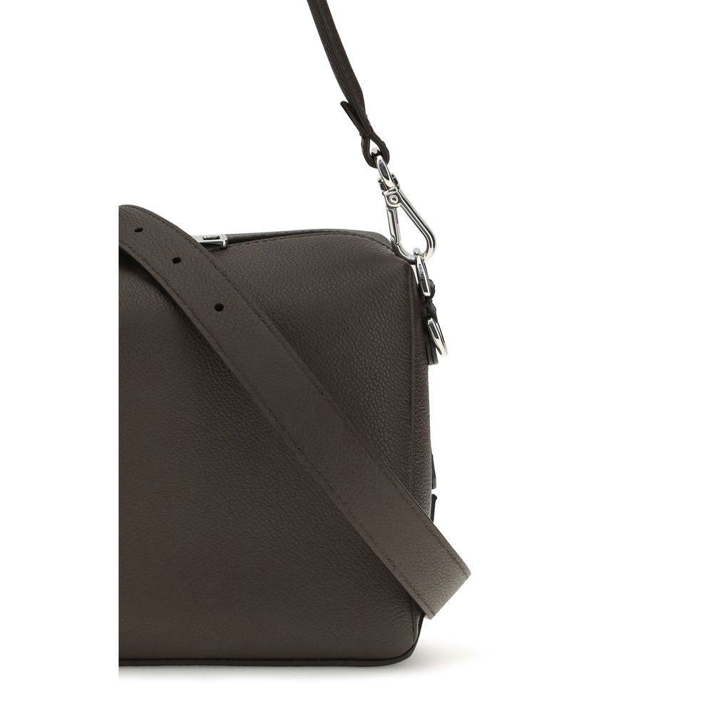Sac à main Fendi Bos Taurus en cuir de veau marron, bandoulière élégante et design sophistiqué.