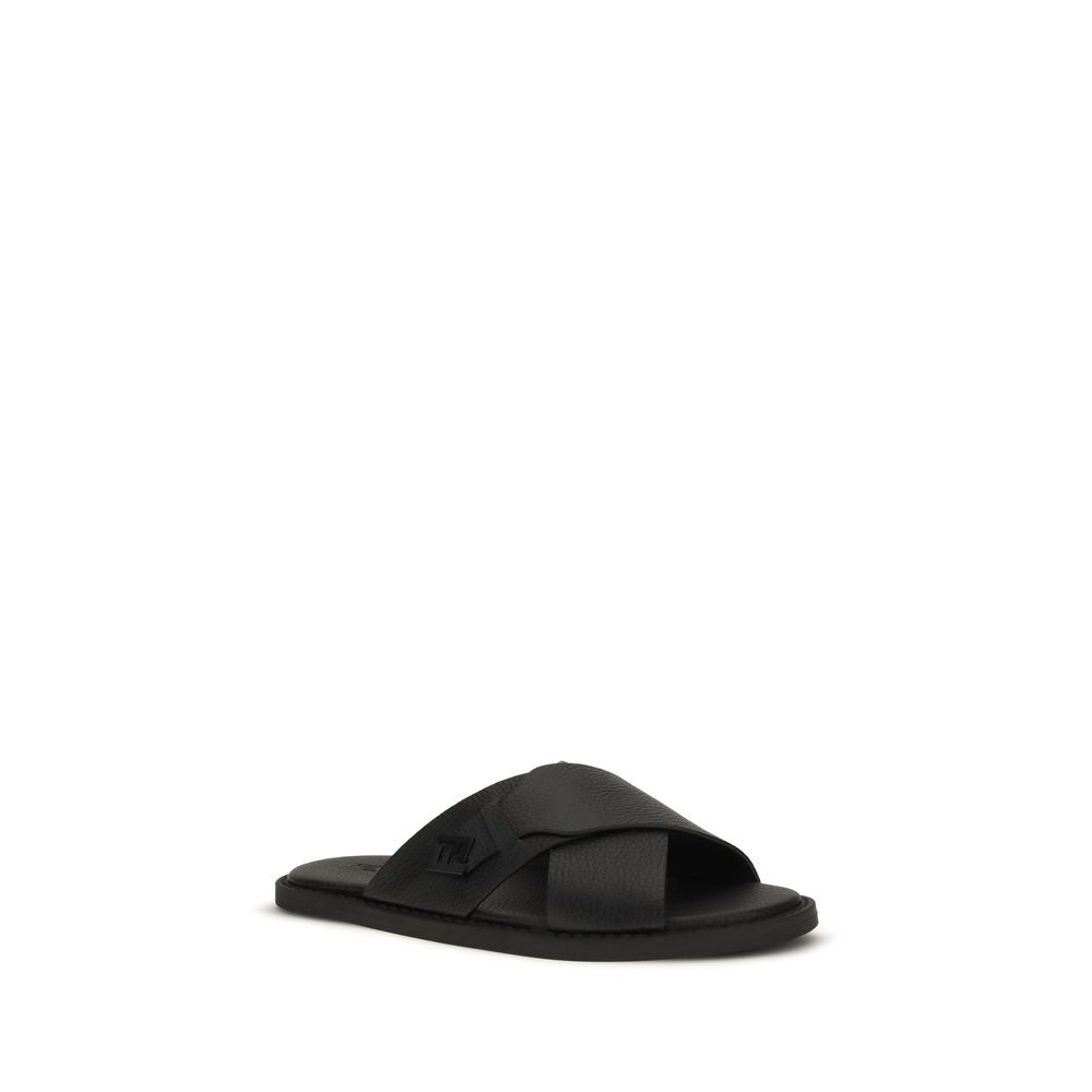 Sandales plates en cuir de veau noir Fendi Bos Taurus, style élégant et confortable pour femme.