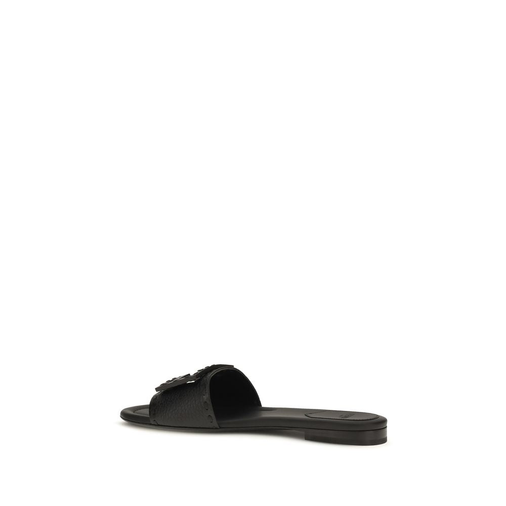 Sandales plates en cuir de veau noir Fendi Bos Taurus, élégantes et confortables, visibles avec bride et semelle plate.