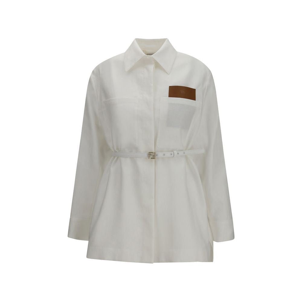 Veste longue en lin blanc de Fendi, élégante et légère, avec détails sophistiqués visibles sur l’image.