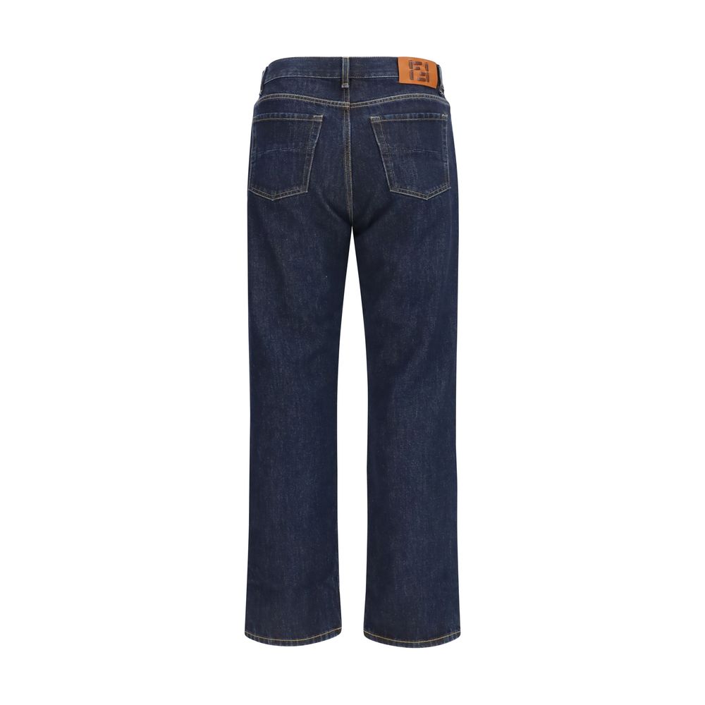 Jeans droits en coton bleu de Fendi, vue de face, avec détails de couture et coupe classique.