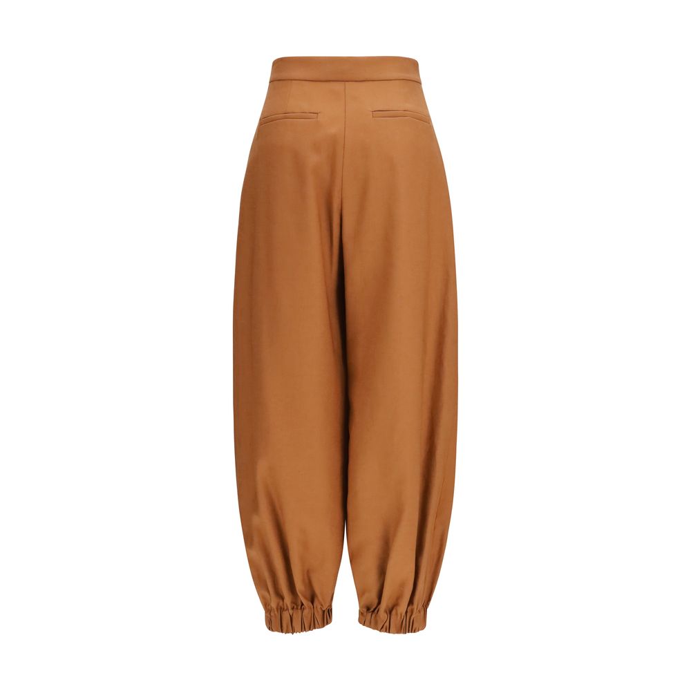 Pantalons décontractés en lin marron de Fendi, style casual, avec coupe confortable et détails élégants visibles sur l'image.