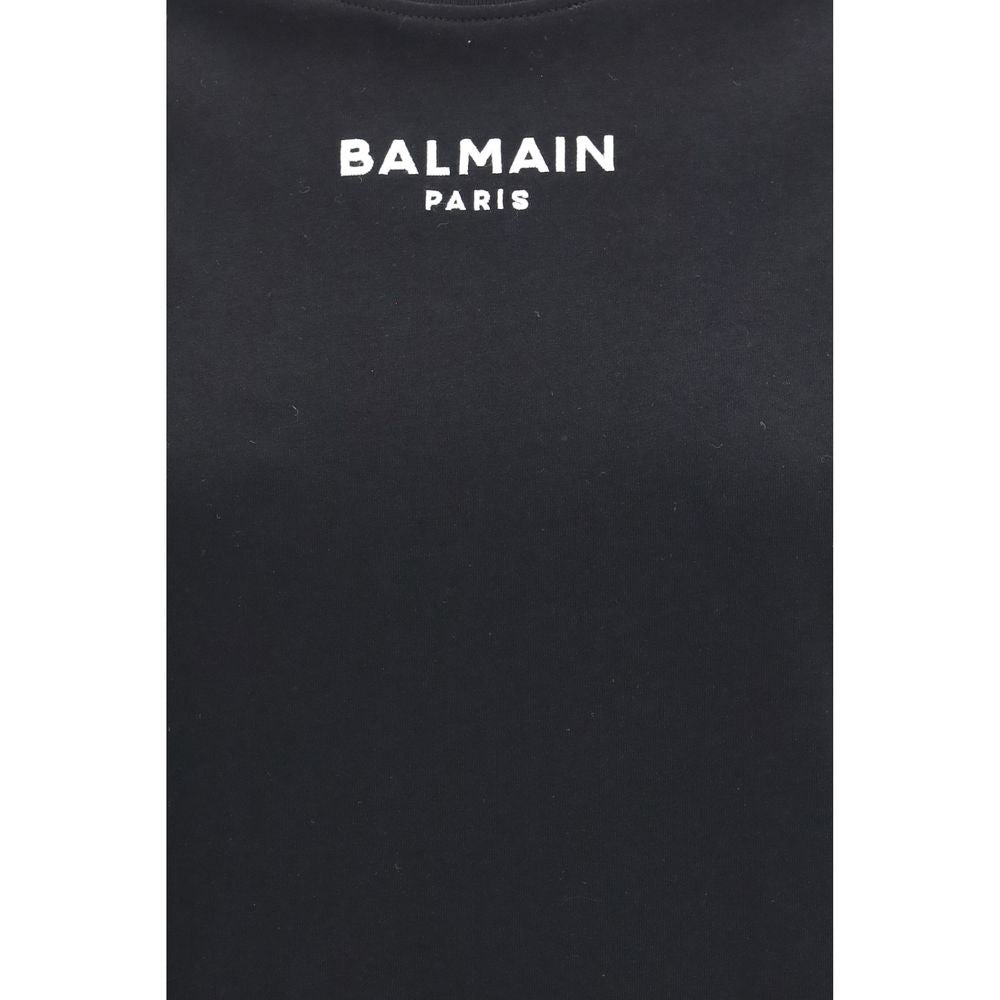 T-shirt noir en coton de Balmain, design élégant avec logo subtil, porté sur un mannequin.