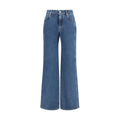 Jeans en denim bleu Balmain en coton, coupe classique avec détails tendance, visibles sur le mannequin.