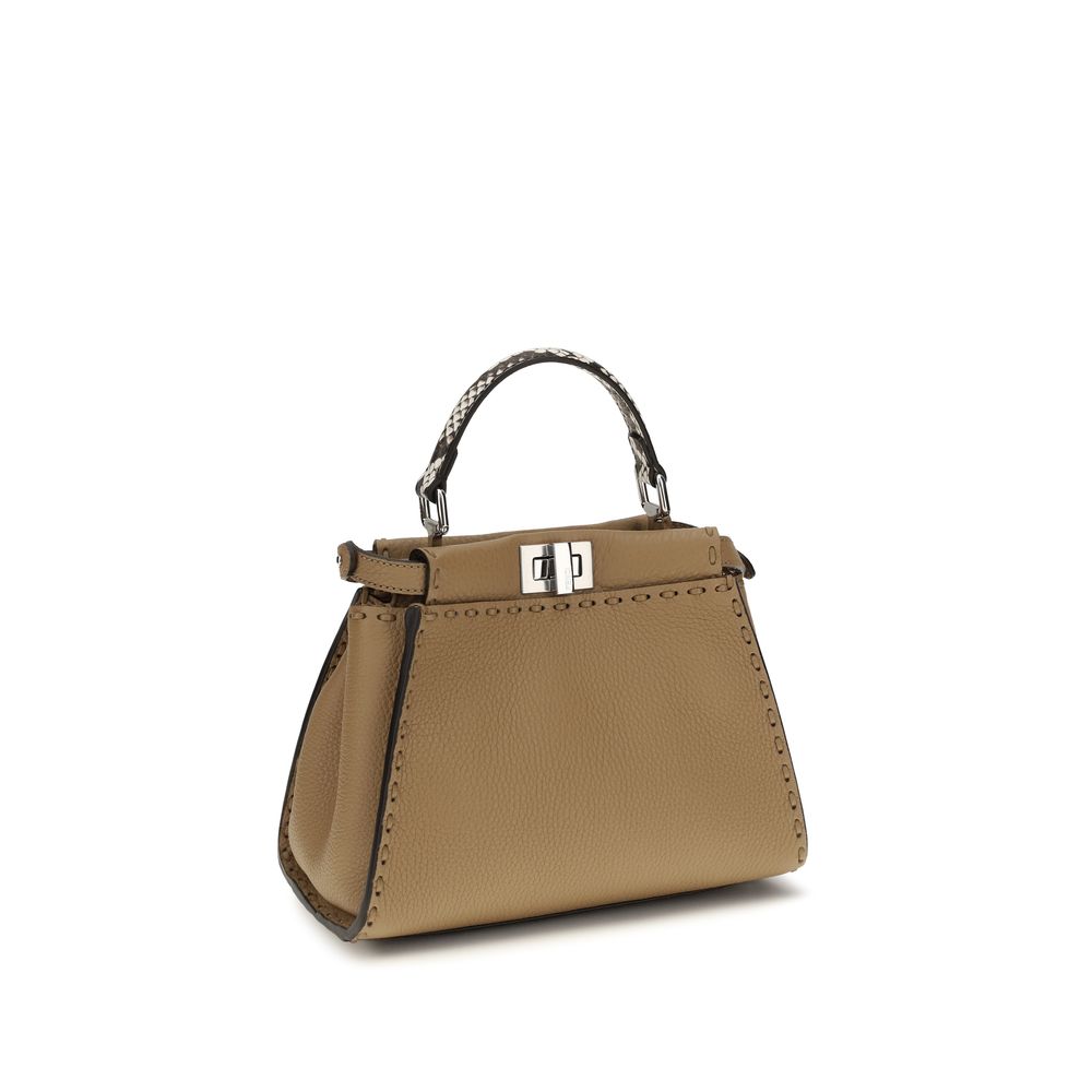 Sac à main Fendi Bos Taurus en cuir de veau beige, design élégant et sophistiqué avec détails raffinés.