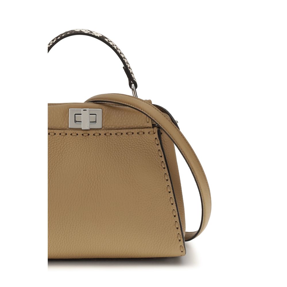 Sac à main Fendi Bos Taurus en cuir de veau beige, design élégant avec détails sophistiqués.