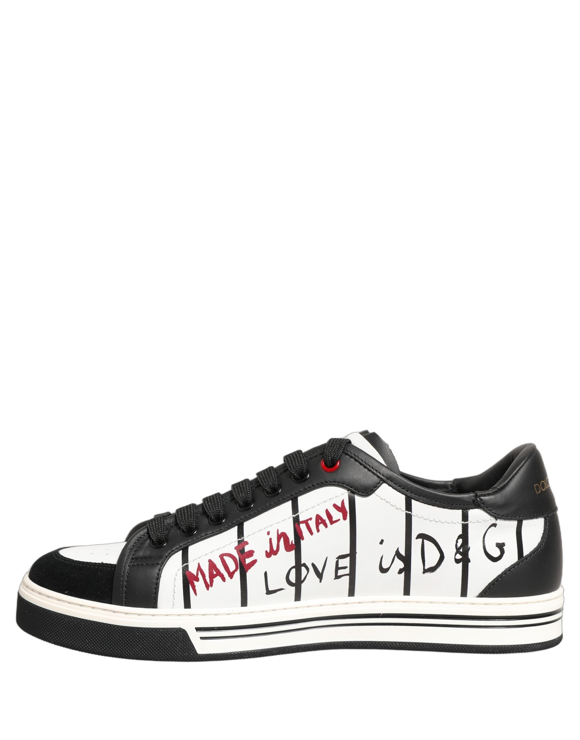 Chaussures basses Dolce & Gabbana blanches et noires avec logo DG, patch king, style sneaker, vue de face.