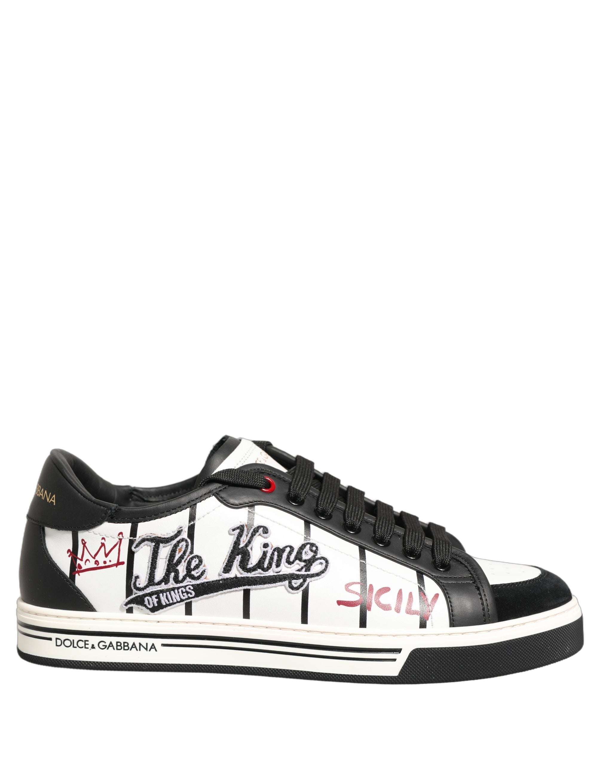 Chaussures sneakers basses Dolce & Gabbana blanches et noires avec logo DG et patch King, vue de face.