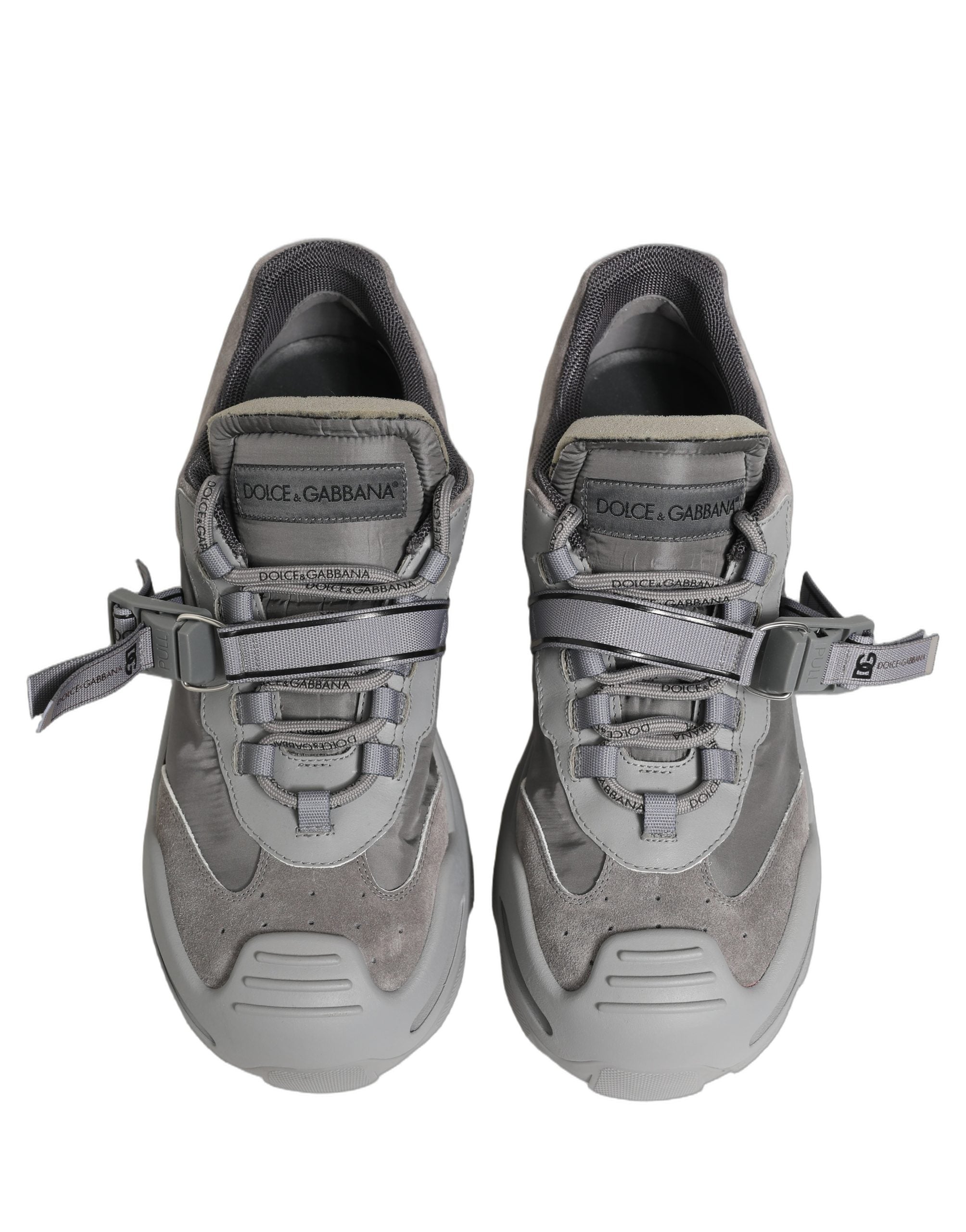 Chaussures sneakers basses pour hommes Dolce & Gabbana Airmaster gris avec panneaux en tissu et semelle blanche.