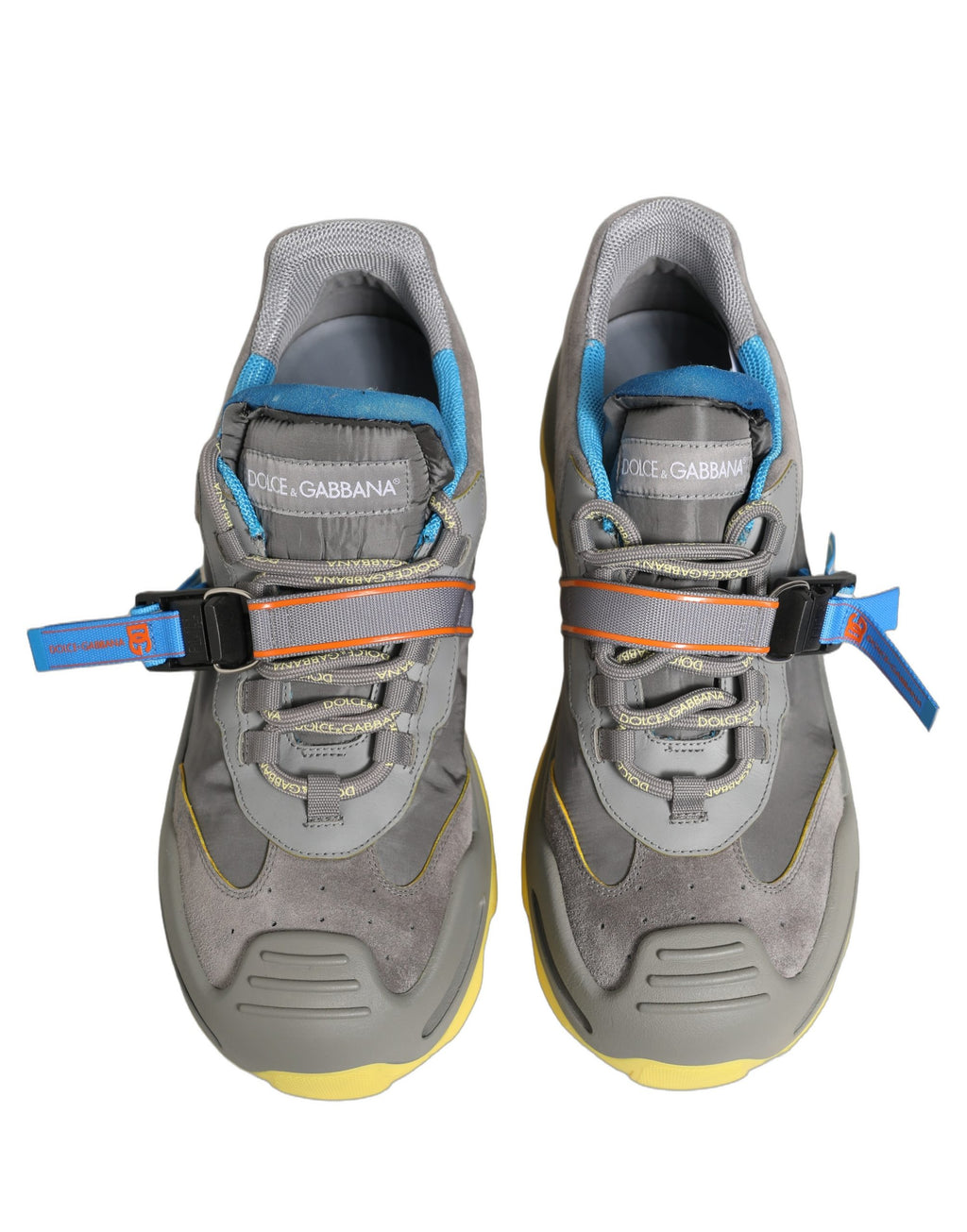 Chaussures sneakers basses gris Dolce & Gabbana Airmaster Panelled pour hommes, vue de profil avec détails en cuir et tissu.