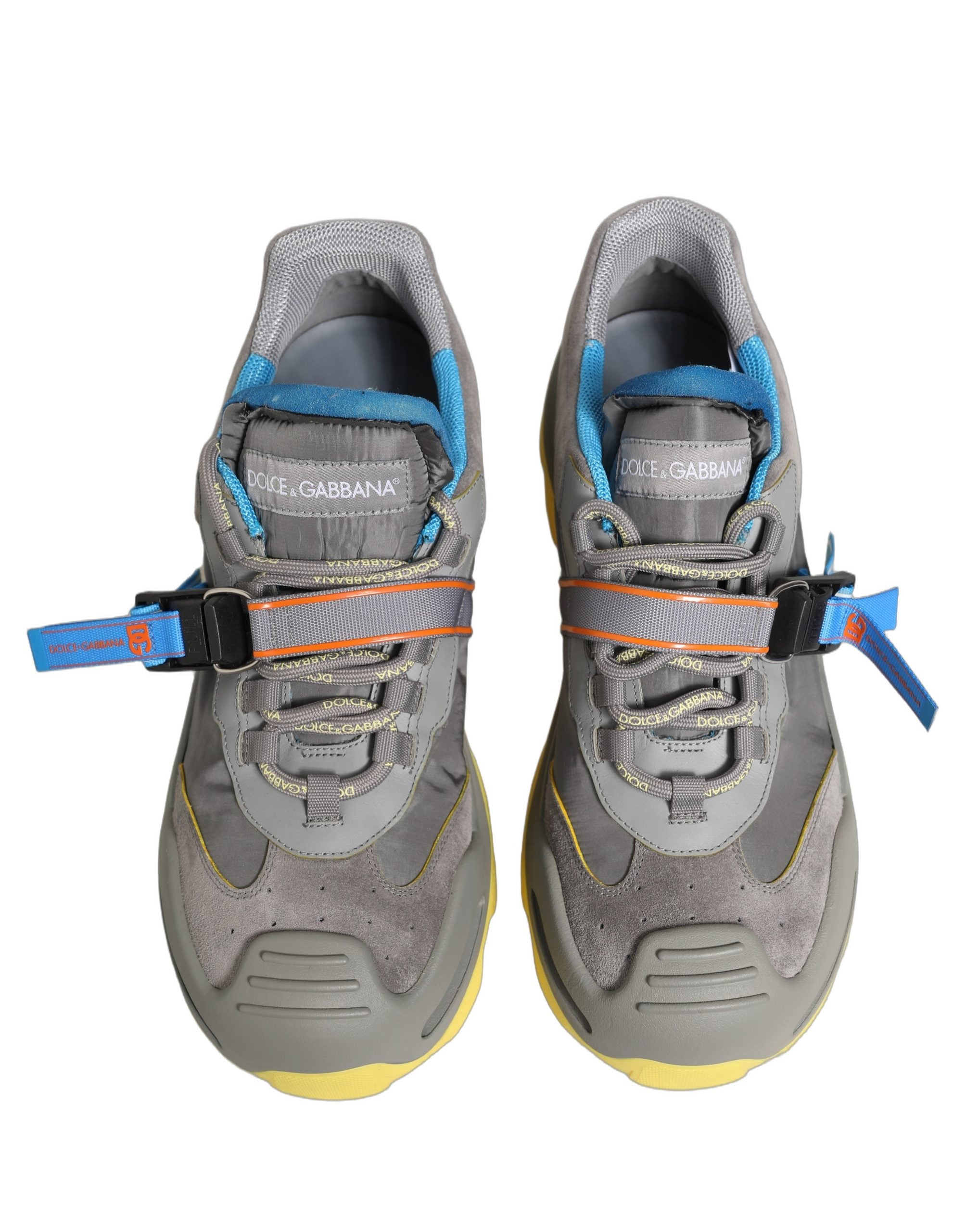 Chaussures sneakers basses gris Dolce & Gabbana Airmaster Panelled pour hommes, vue de profil avec détails en cuir et tissu.