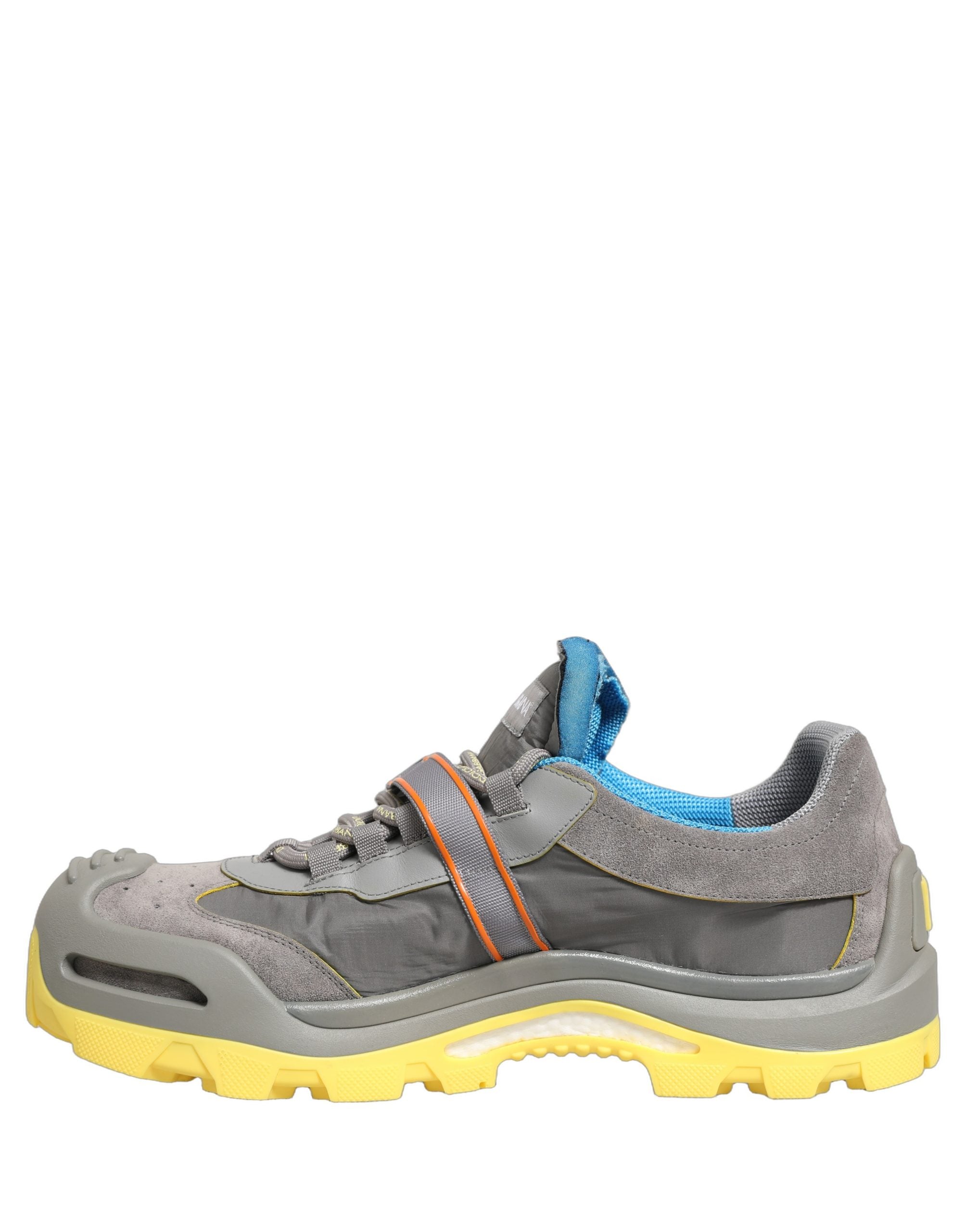 Chaussures sneakers basses gris Dolce & Gabbana Airmaster Panelled pour hommes, vue de face avec détails en panneaux.