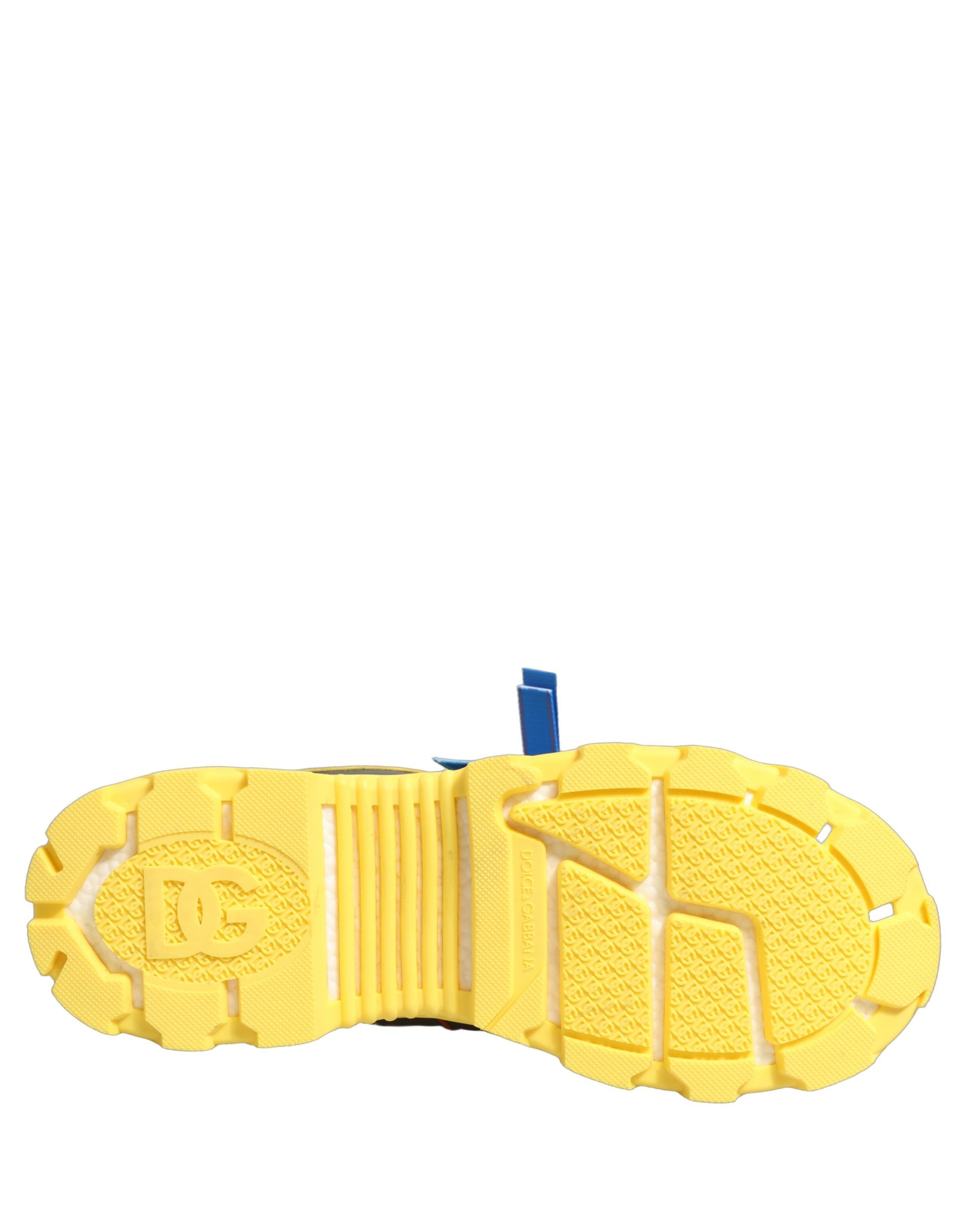 Chaussures basses gris Dolce & Gabbana Airmaster Panelled pour hommes, sneakers en cuir avec design moderne.