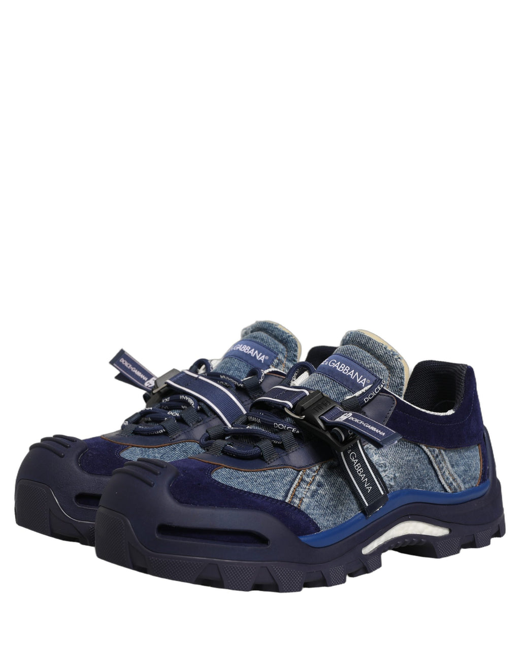 Chaussures sneakers basses en denim bleu Dolce & Gabbana Airmaster Panelled, avec détails en panneaux et semelle blanche.