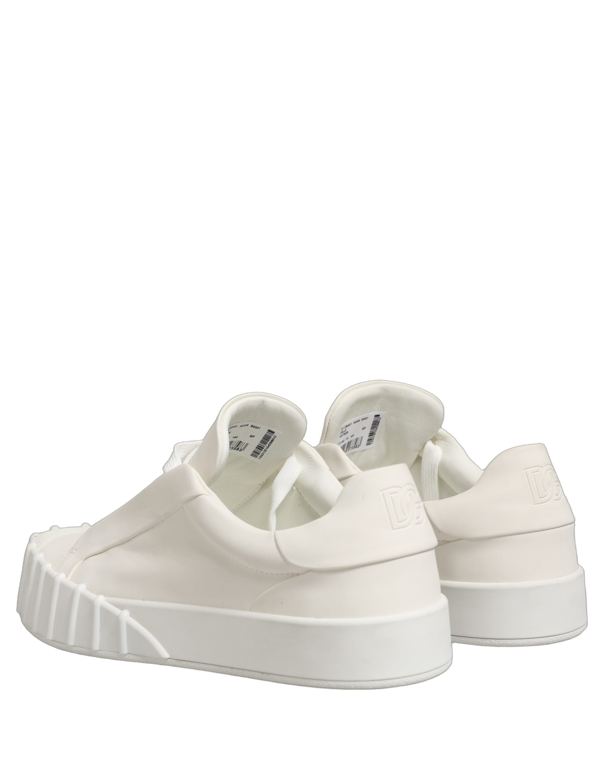 Chaussures sneakers basses en cuir blanc Dolce & Gabbana avec lacets, vue de face, mettant en valeur le style élégant et moderne.