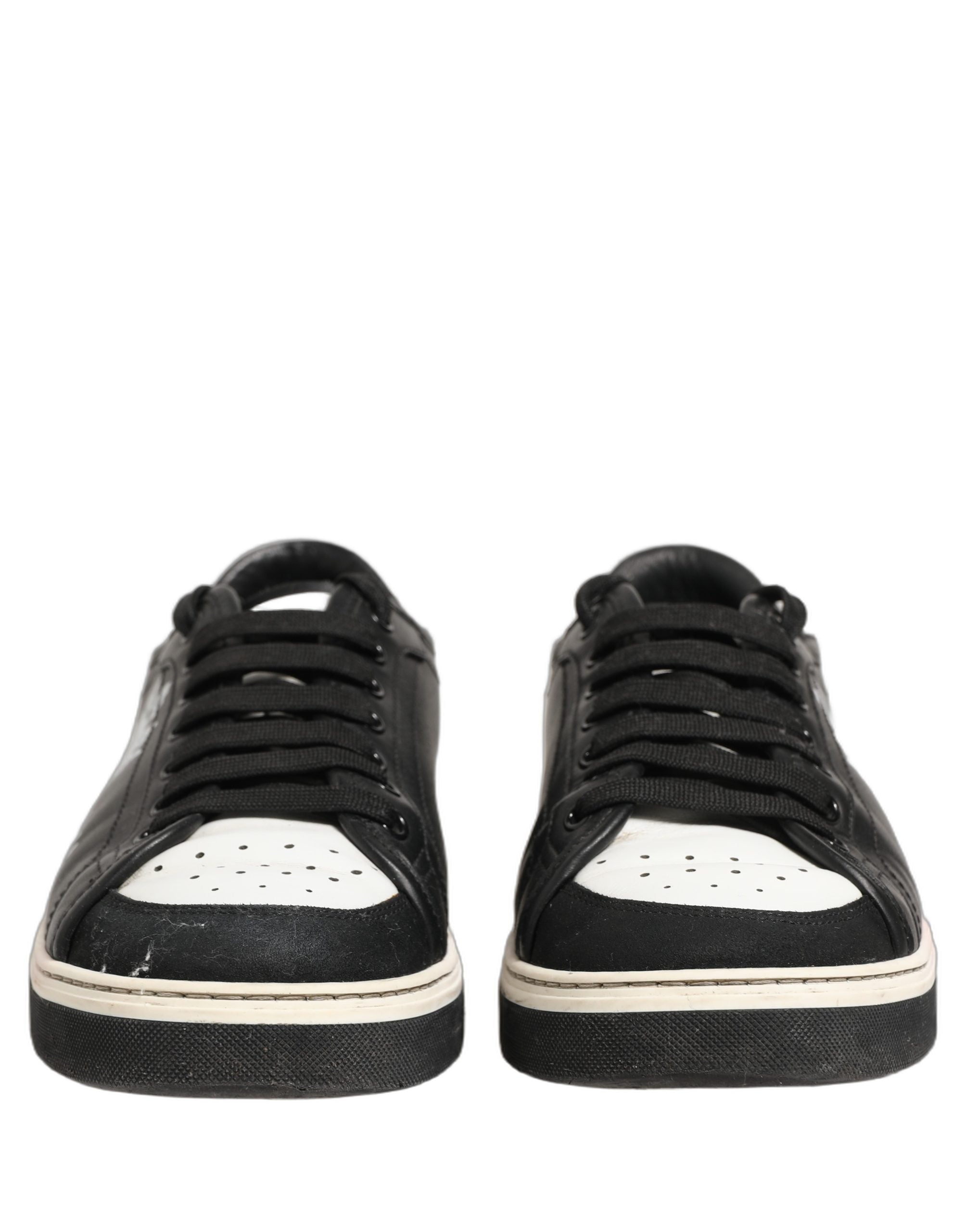 Chaussures sneakers pour hommes Dolce & Gabbana en cuir noir avec couronne Milano, détail de style élégant et moderne.
