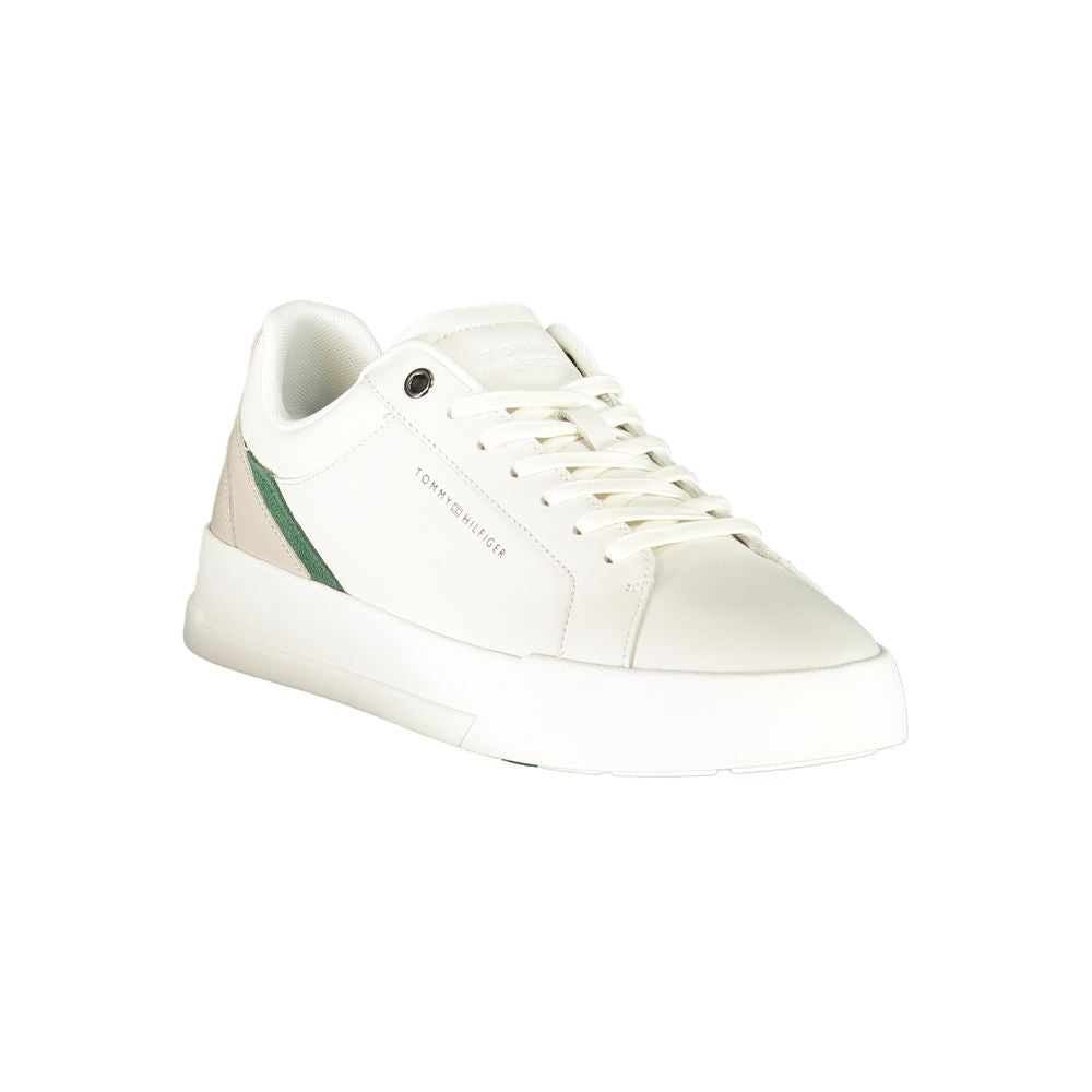 Sneaker blanche en polyuréthane Tommy Hilfiger pour homme, vue de face, avec détails de design modernes.
