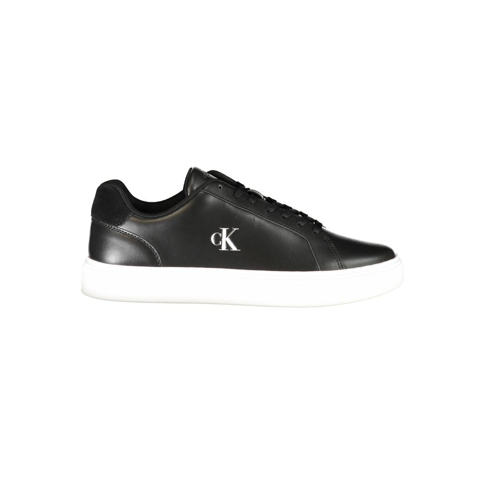 Sneaker pour homme Calvin Klein en polyuréthane noir, style décontracté avec semelle blanche.