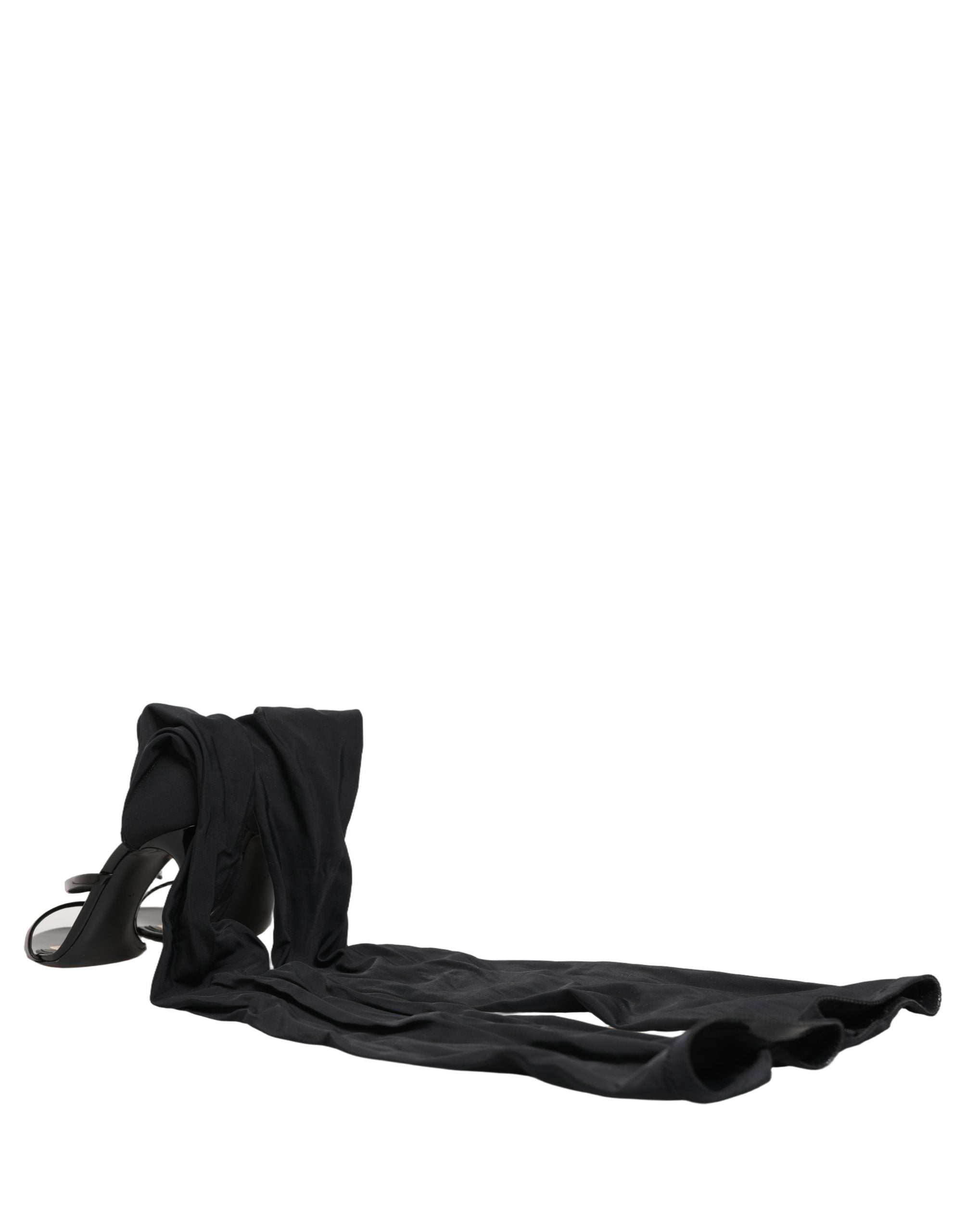 Sandales stilettos Dolce & Gabbana en noir avec chaussettes, bottes hautes jusqu'aux genoux, élégantes et modernes.