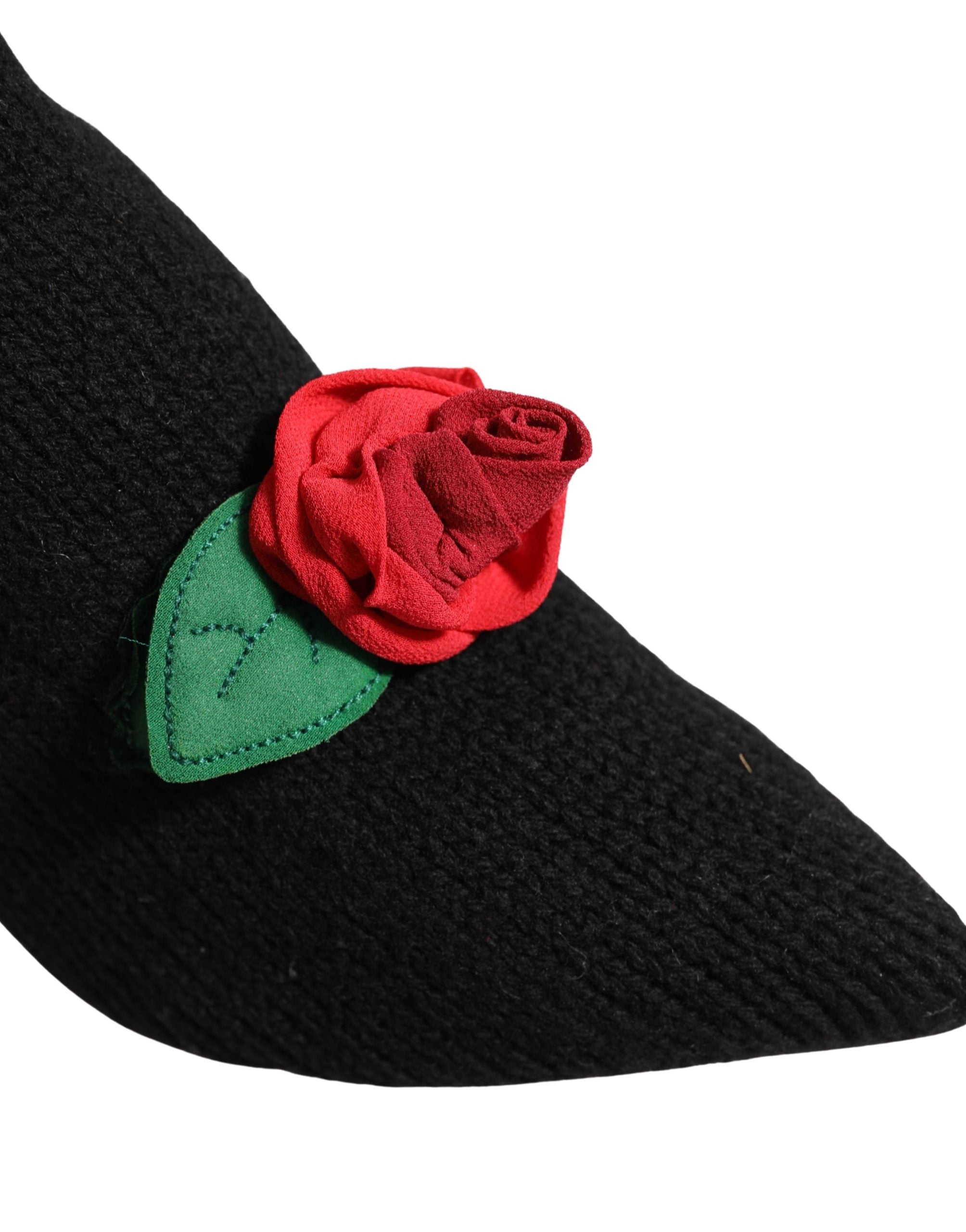 Chaussures Dolce & Gabbana, bottines noires à talons aiguilles et mi-mollet, style élégant et sophistiqué.