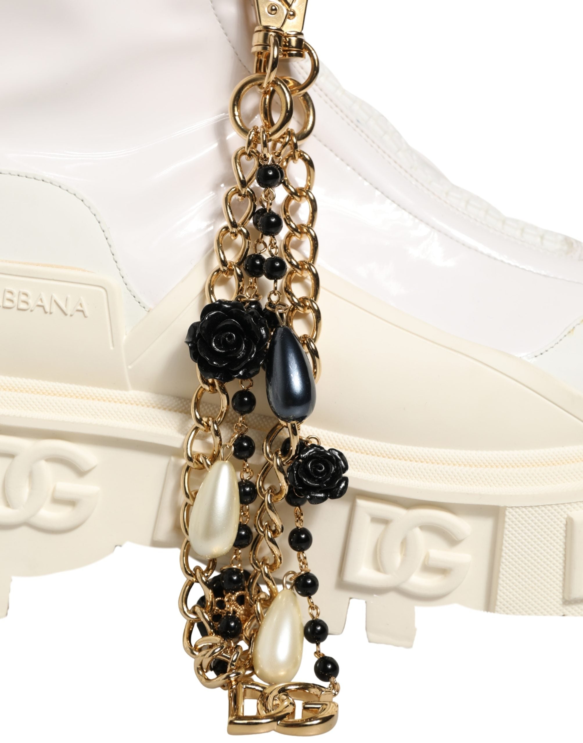Bottines blanches en cuir et caoutchouc Dolce & Gabbana avec logo, semelle antidérapante et design élégant pour femmes.