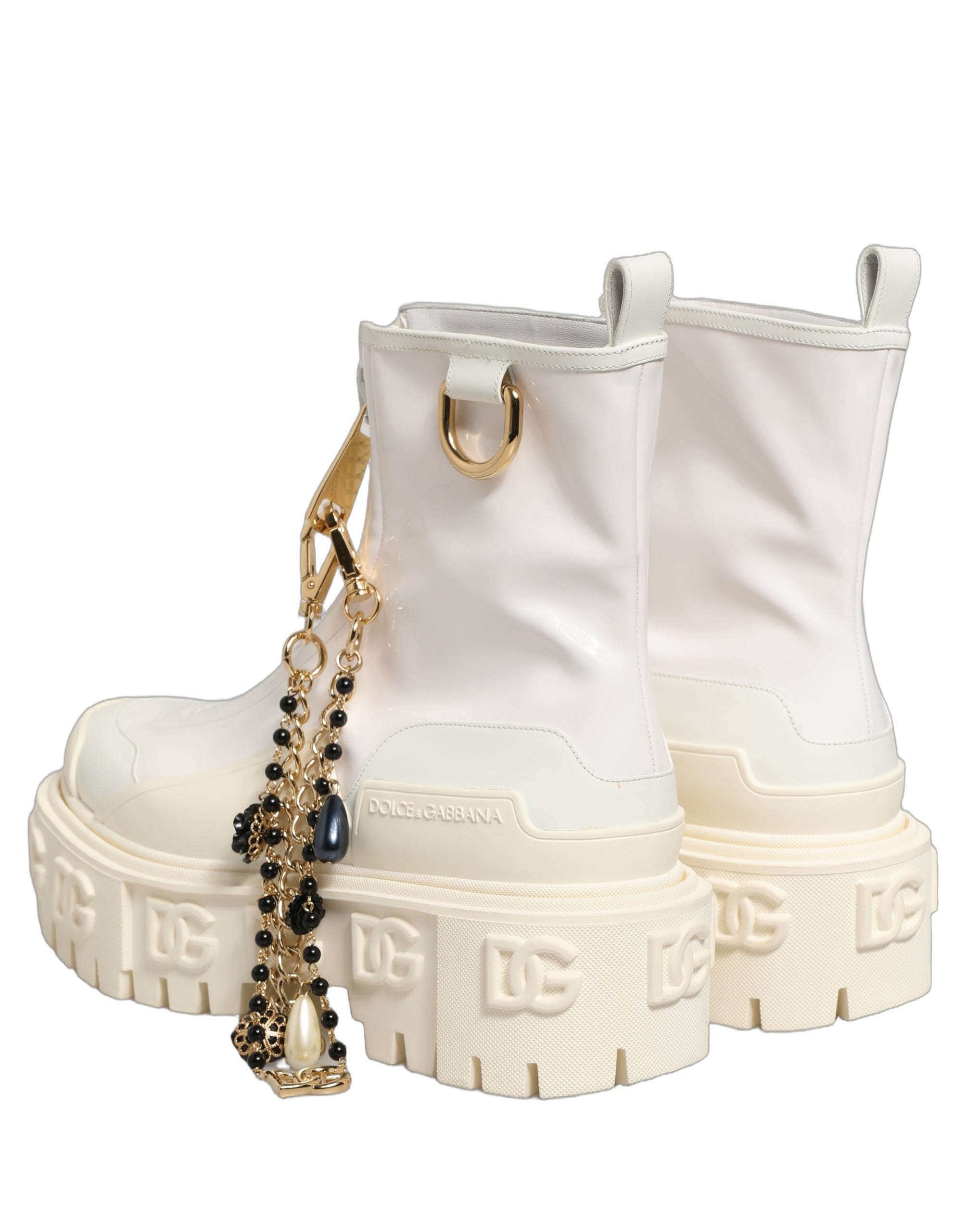 Bottines blanches en cuir et caoutchouc Dolce & Gabbana avec logo, semelle antidérapante, style élégant et moderne.