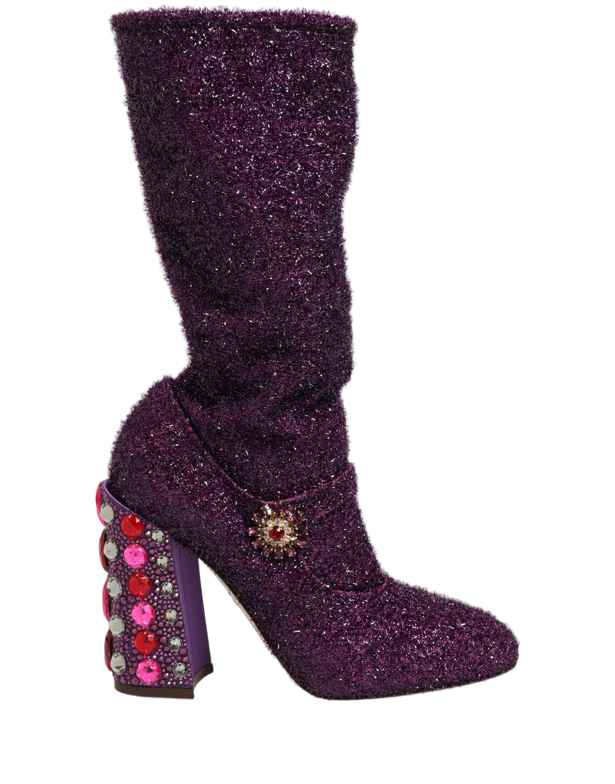 Bottes Dolce & Gabbana en lurex violet avec cristaux, style fantasy, chaussures élégantes et brillantes.