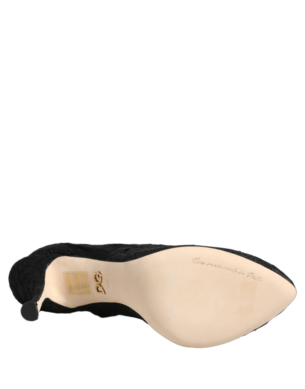 Chaussettes noires Dolce & Gabbana avec broderie en dentelle, portées avec des bottines élégantes Taormina Lace Pumps.