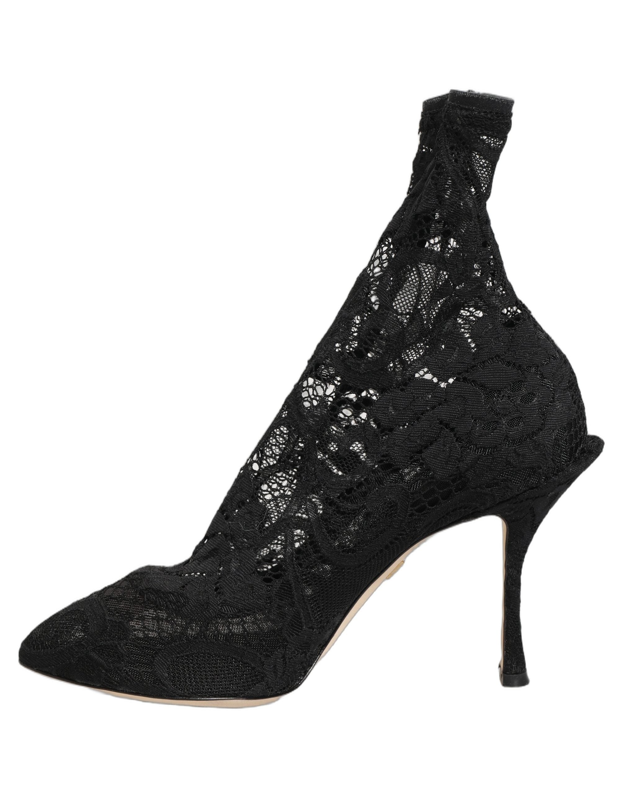 Chaussettes noires Dolce & Gabbana avec détails en dentelle, portées avec des bottines élégantes Taormina Lace Pumps.