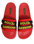Sandales plates en néoprène rouges Dolce & Gabbana pour la plage, chaussures de bain confortables et élégantes.