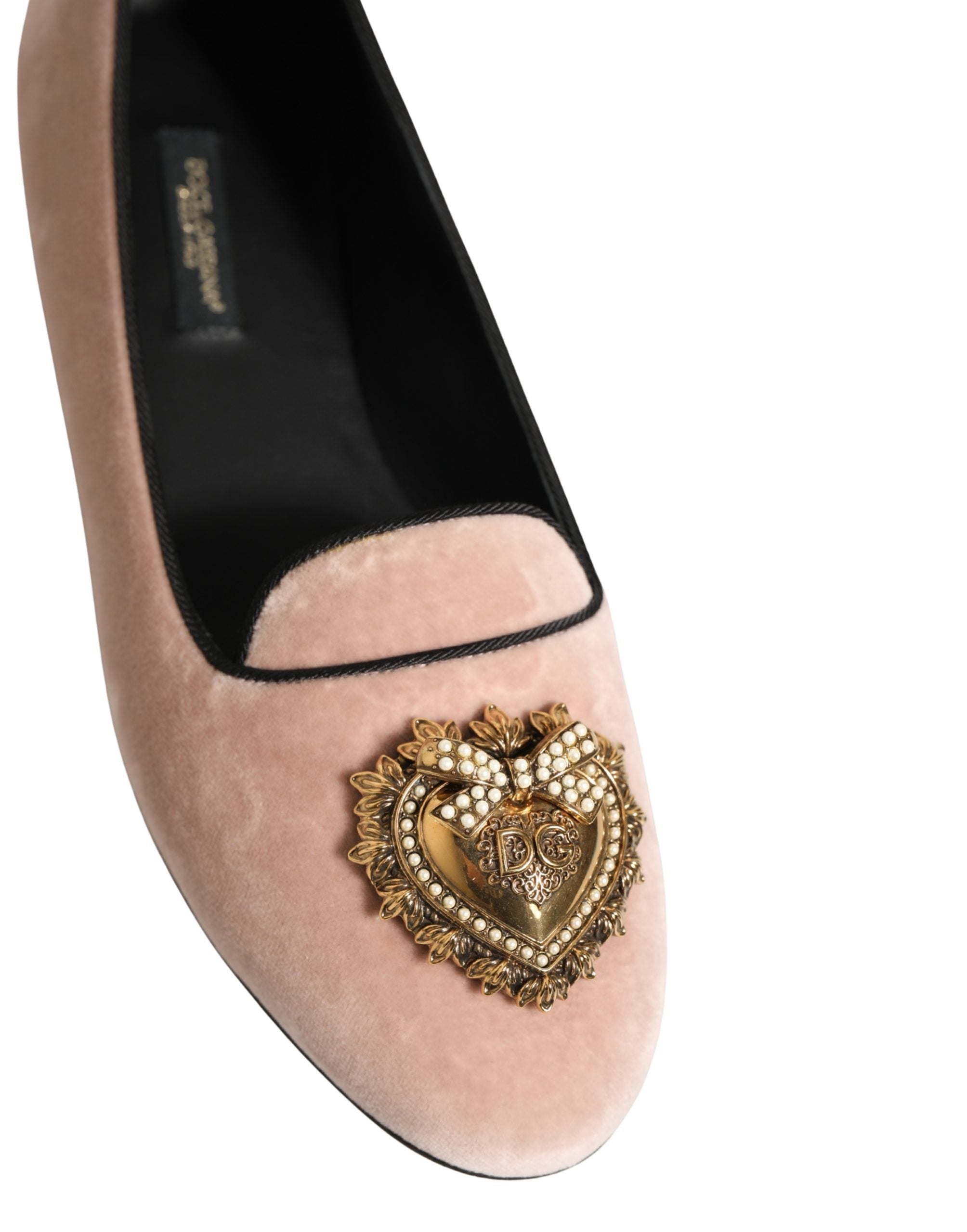 Chaussures plates Dolce & Gabbana Devotion en velours rose, mocassins élégants pour femmes, vue de face.