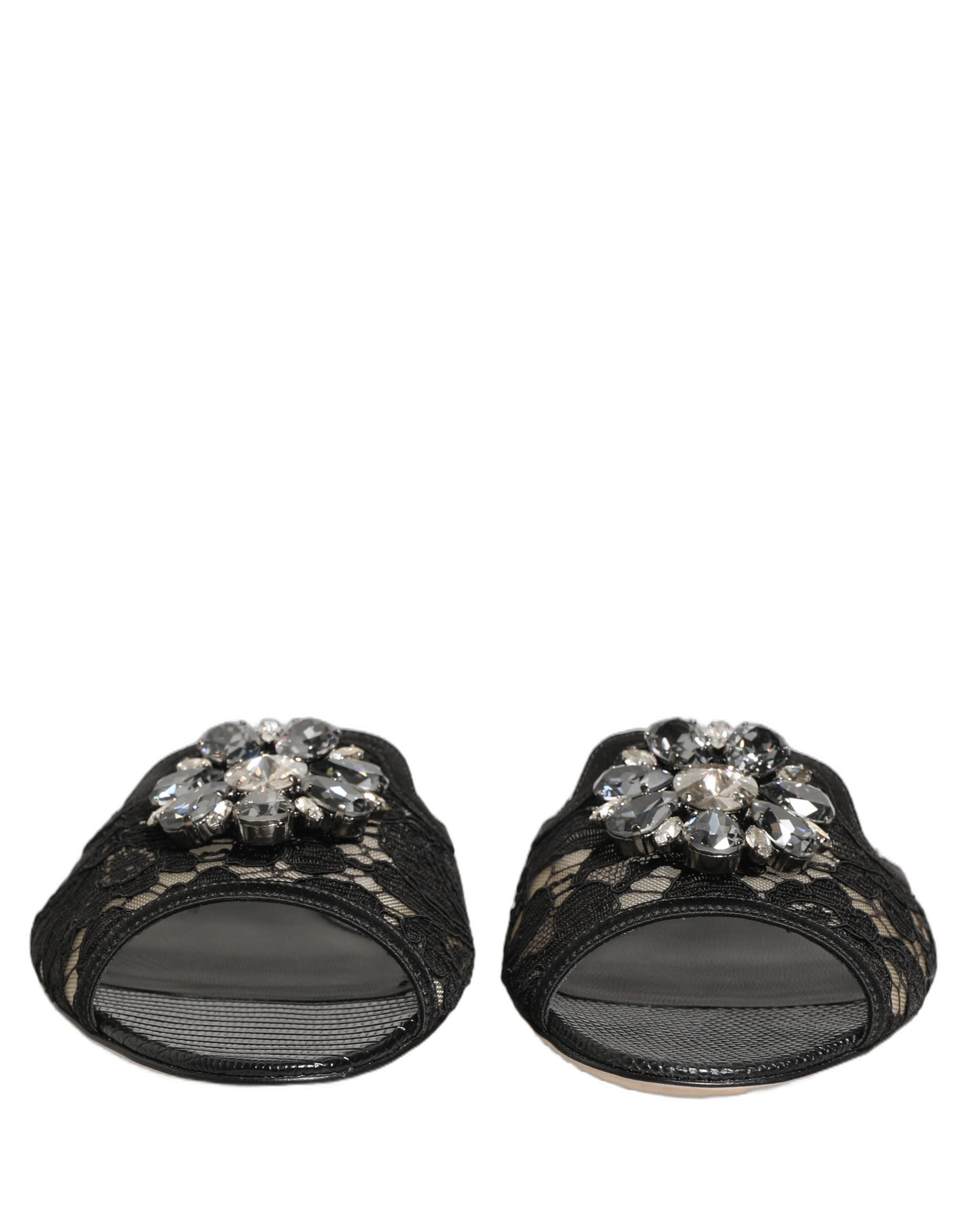 Chaussures plates Dolce & Gabbana Devotion en dentelle noire, slip-on élégantes pour femmes, vue de face.