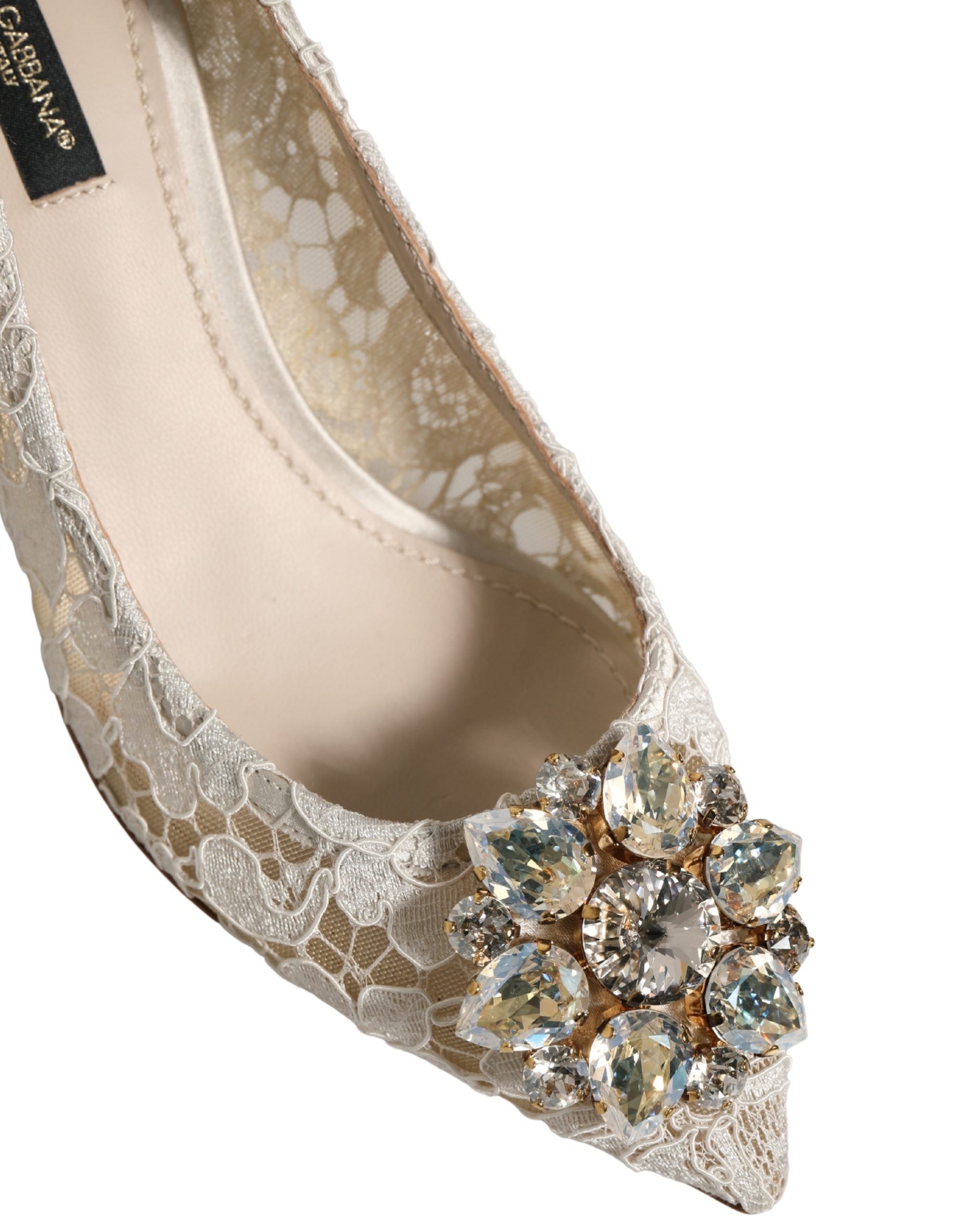 Chaussures Dolce & Gabbana Taormina en dentelle blanche avec cristaux, élégantes et sophistiquées, pour femme.